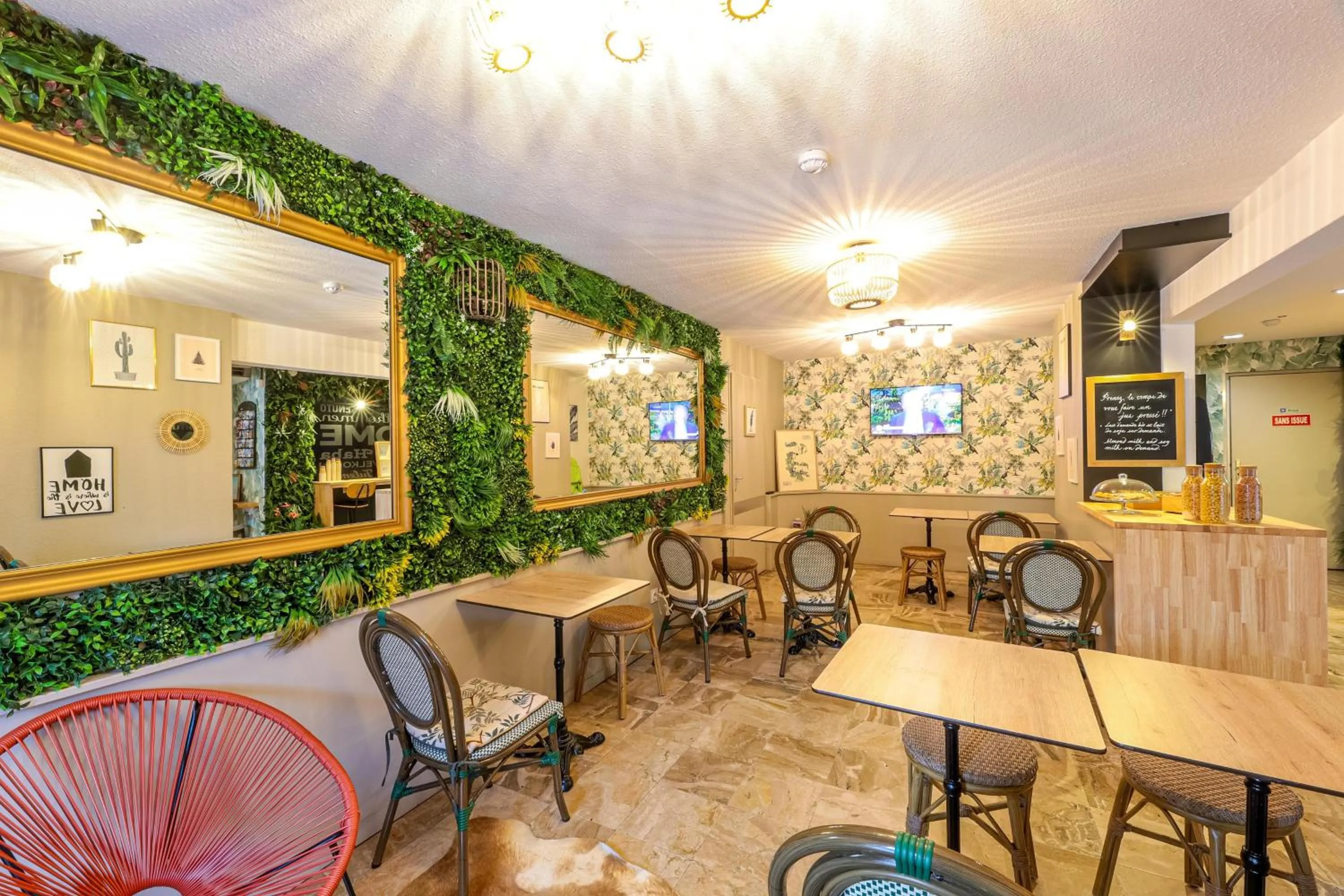 Lobby or reception in Ostal Pau Universite - Sure Hotel Collection by Best Western