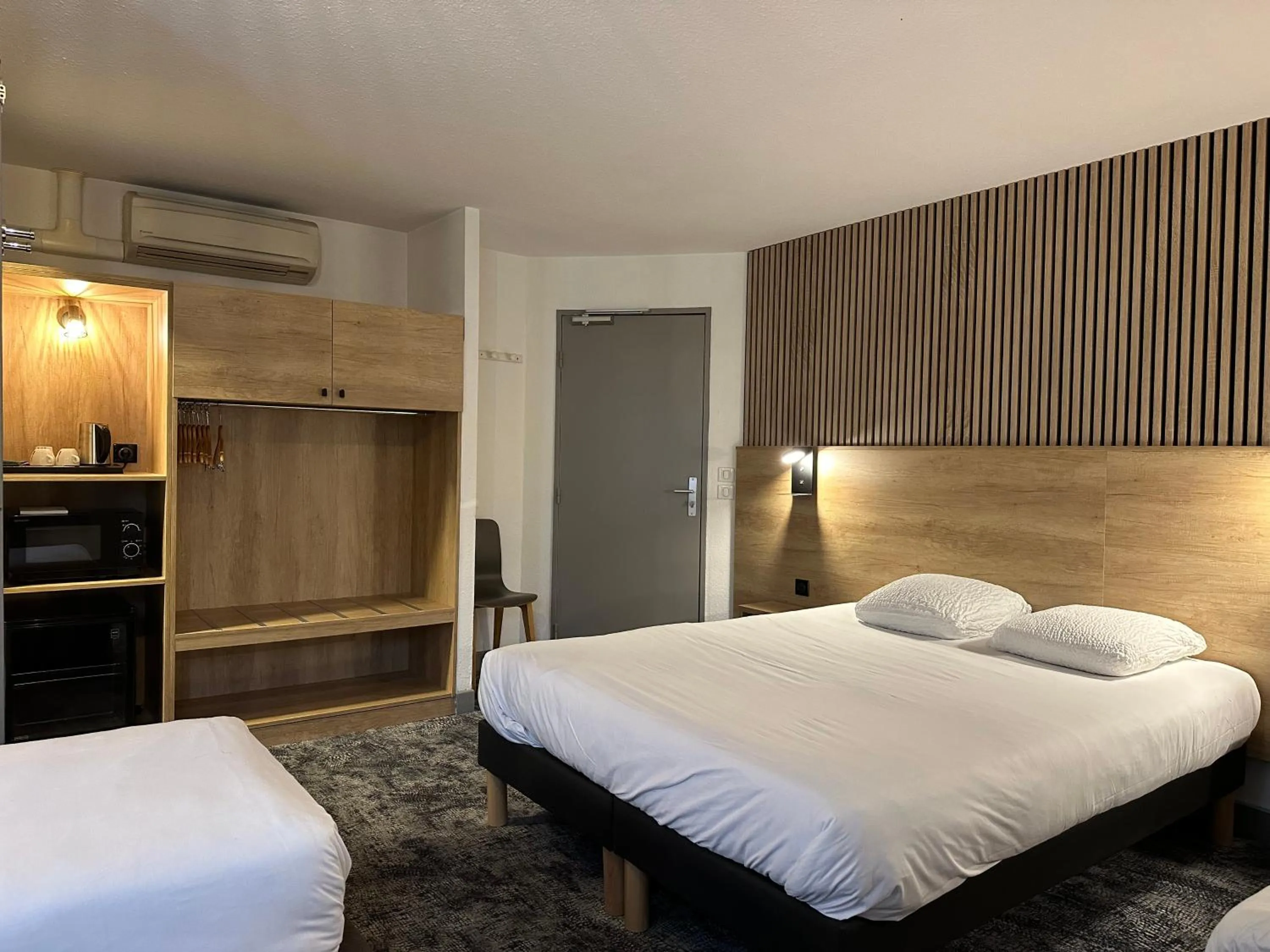 Bed in Ostal Pau Universite - Sure Hotel Collection by Best Western