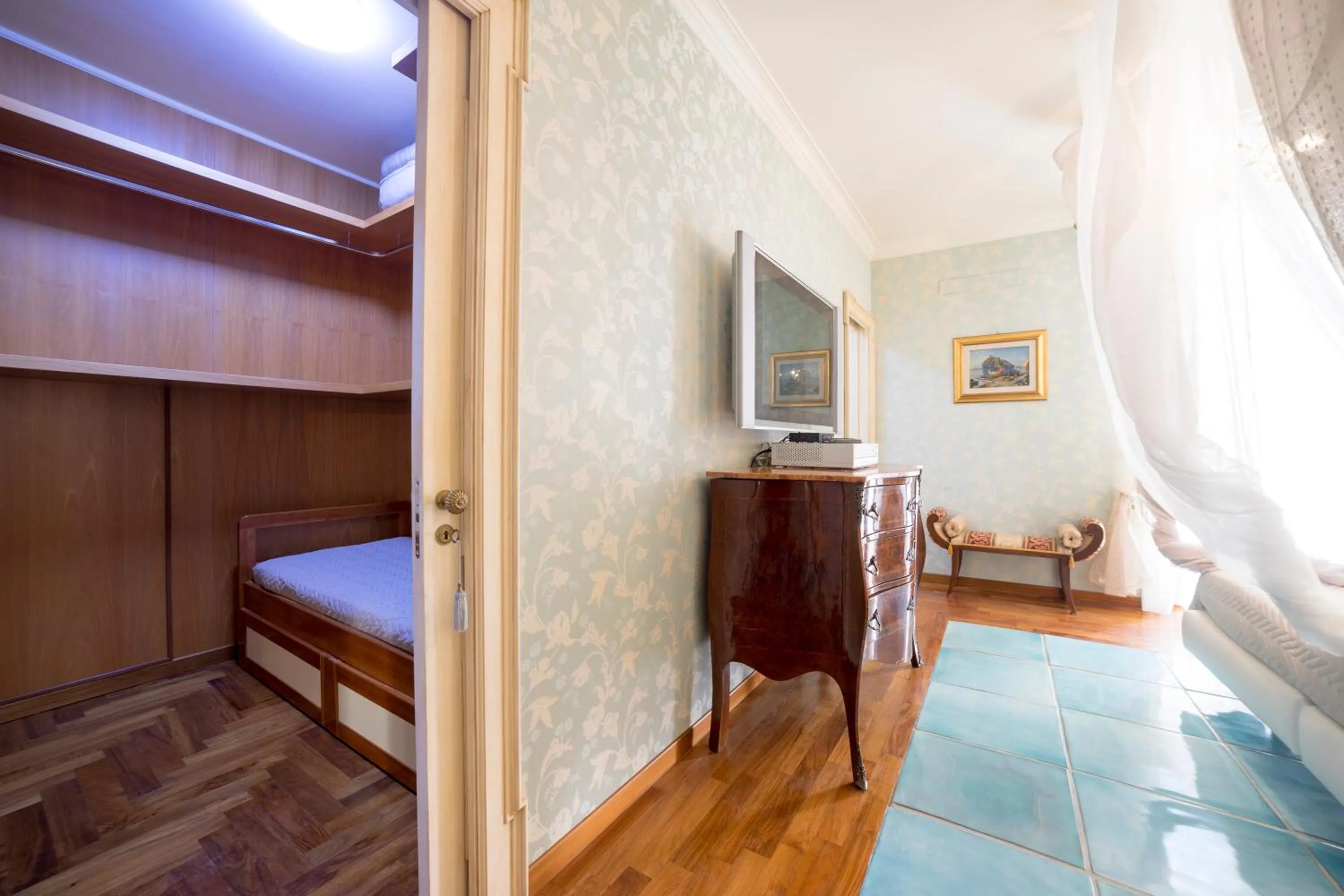 Photo of the whole room, Bed in B&B 'O Sole Mio!