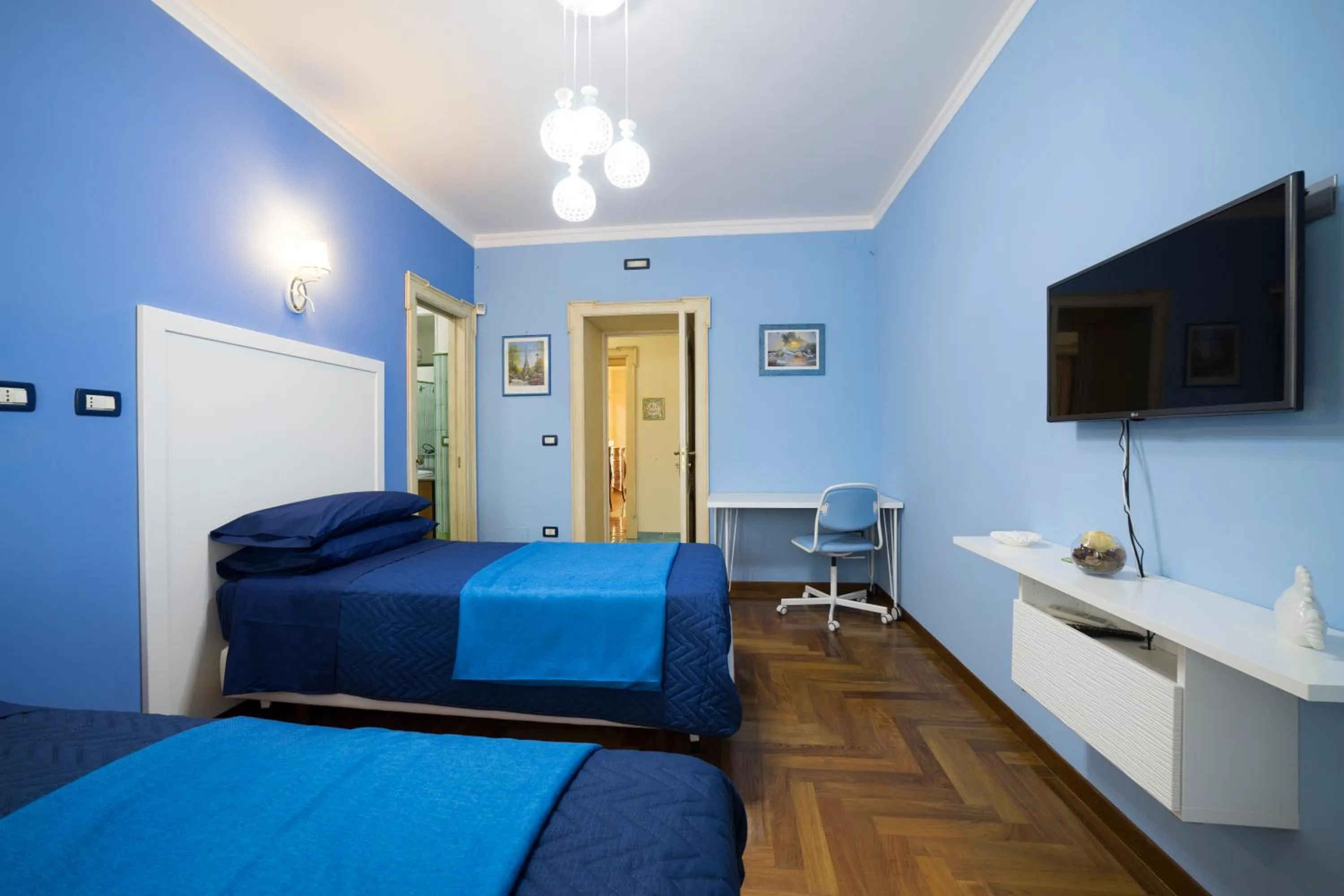 Photo of the whole room, Bed in B&B 'O Sole Mio!