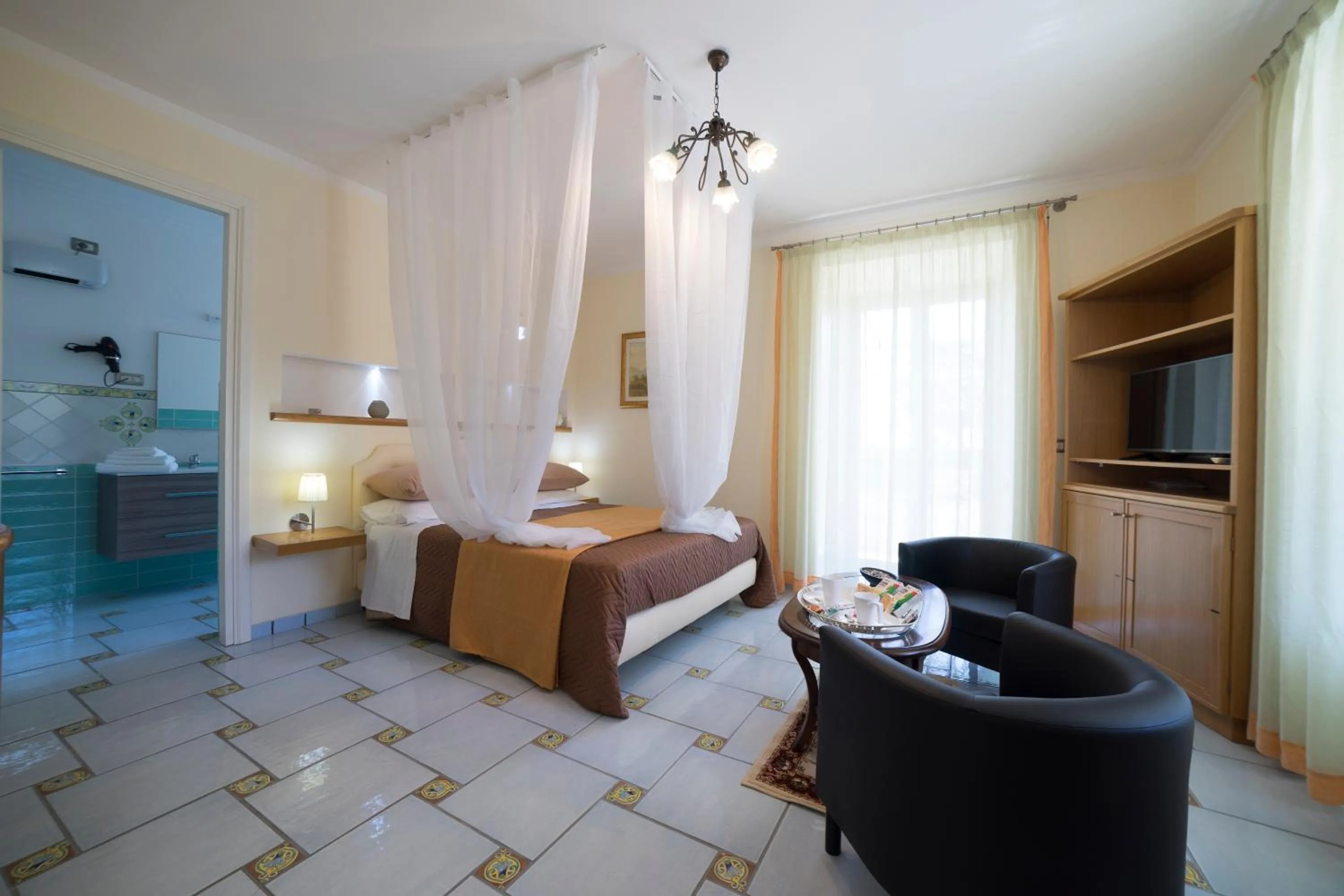 Photo of the whole room, Bed in B&B 'O Sole Mio!