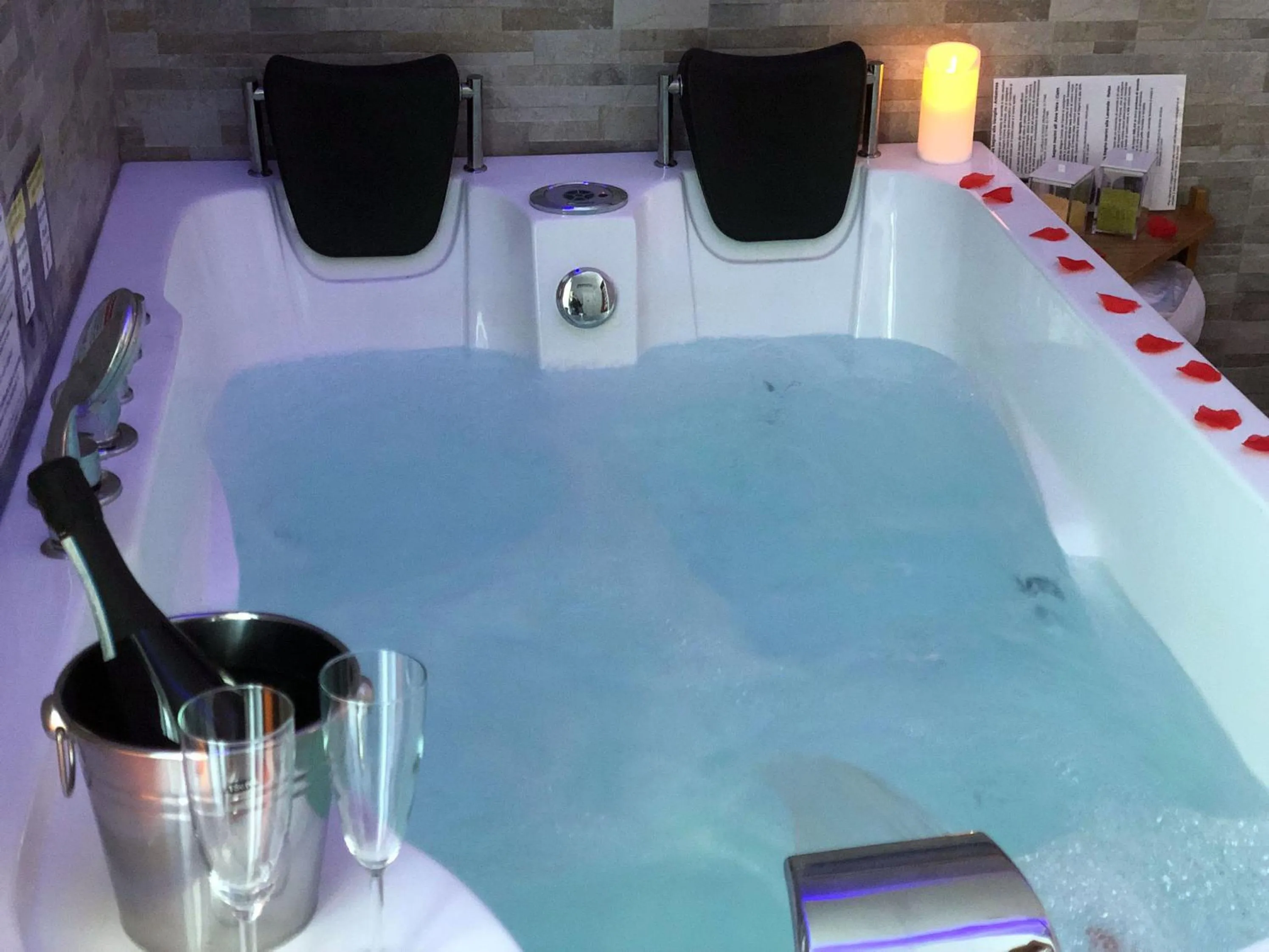 Hot Tub in Hotel Terme Neronensis