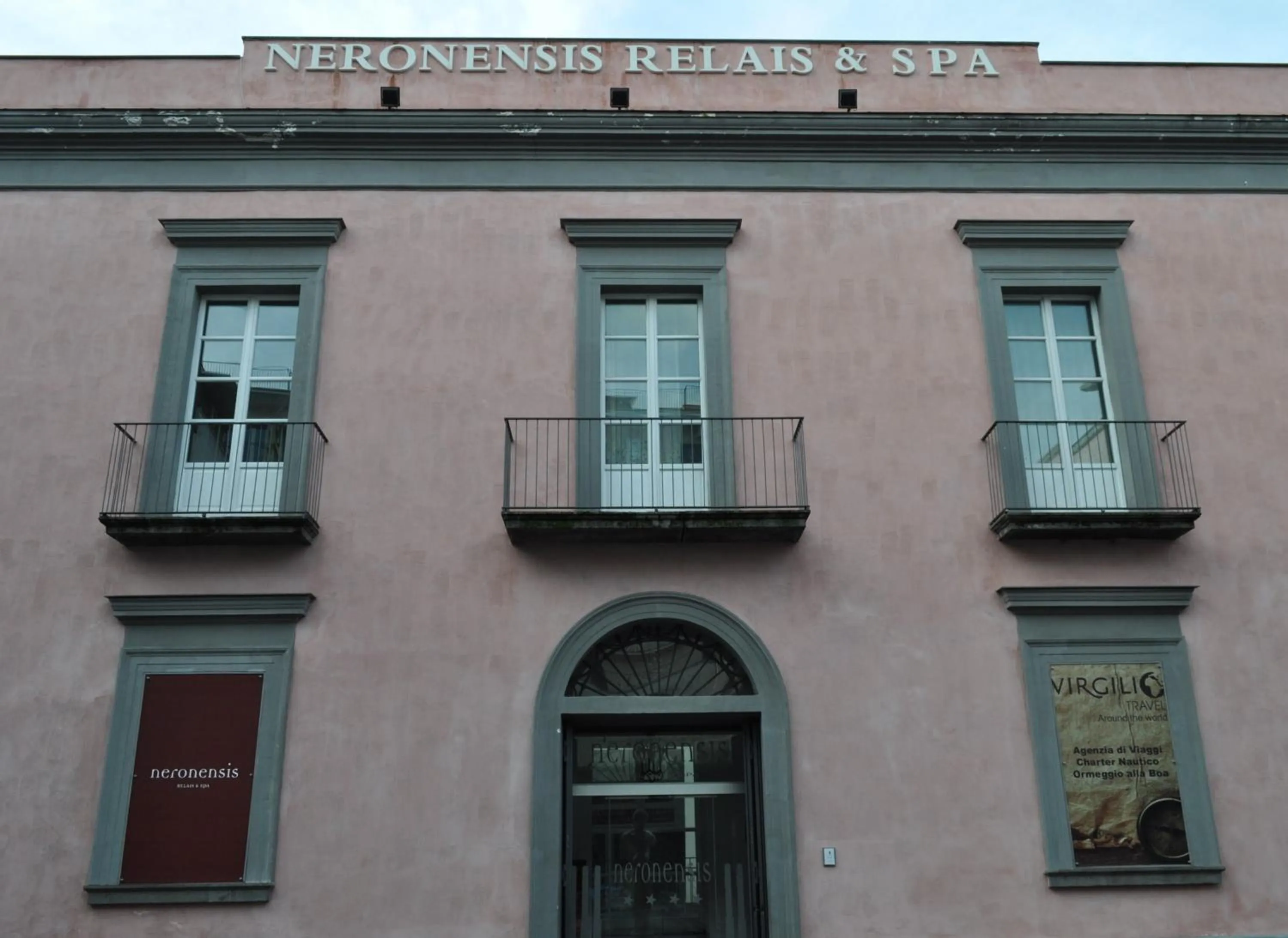 Facade/entrance in Hotel Terme Neronensis