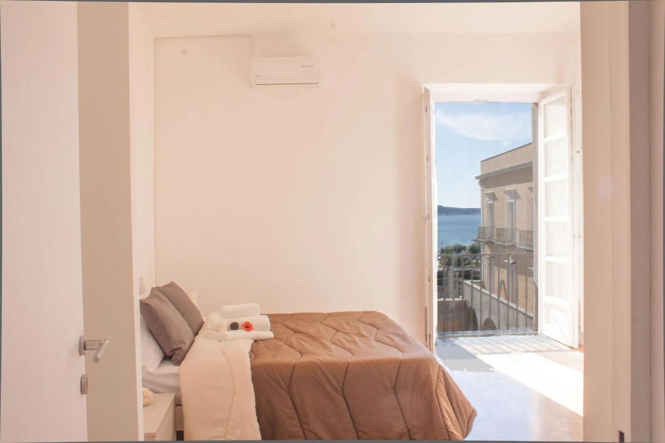 Bedroom, Bed in Hotel Terme Neronensis