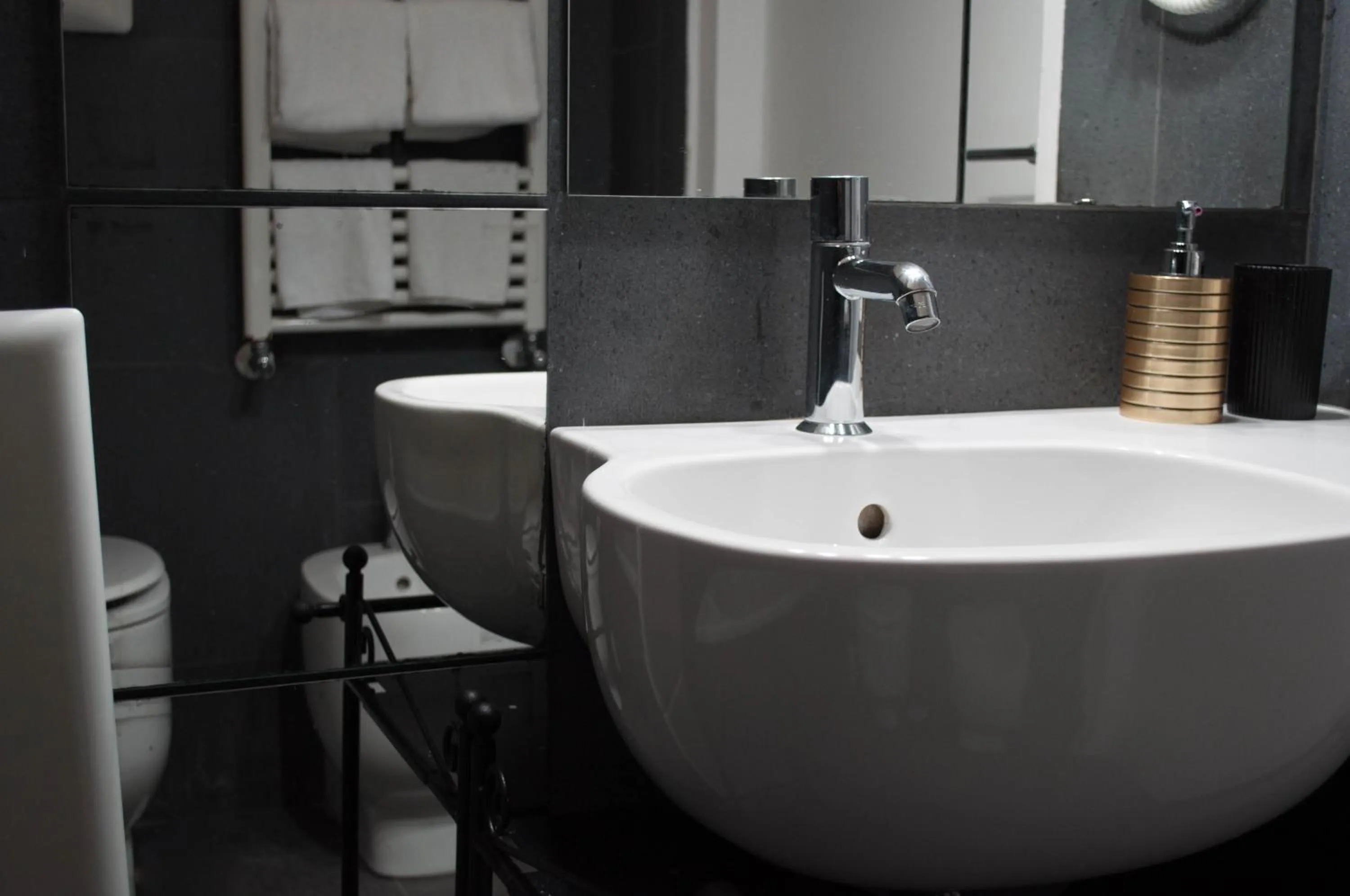 Bathroom in Hotel Terme Neronensis