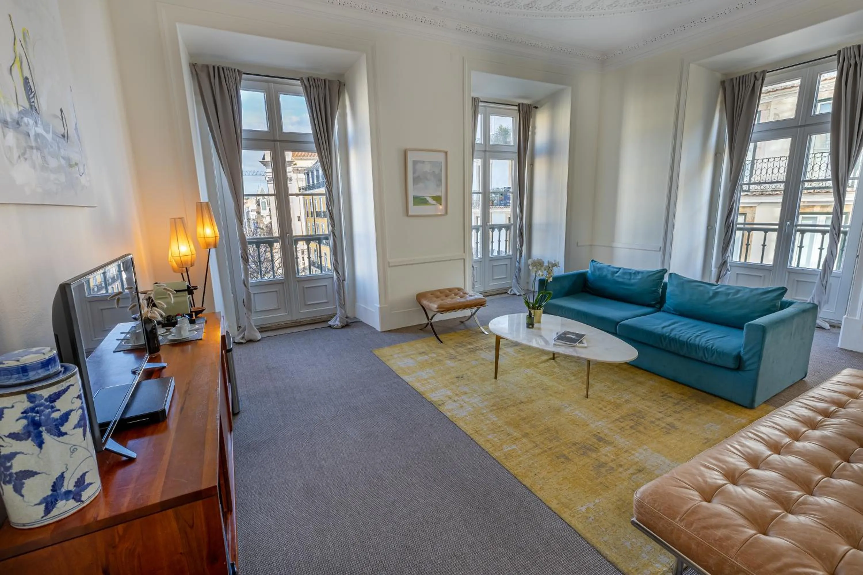 TV and multimedia in Le Consulat