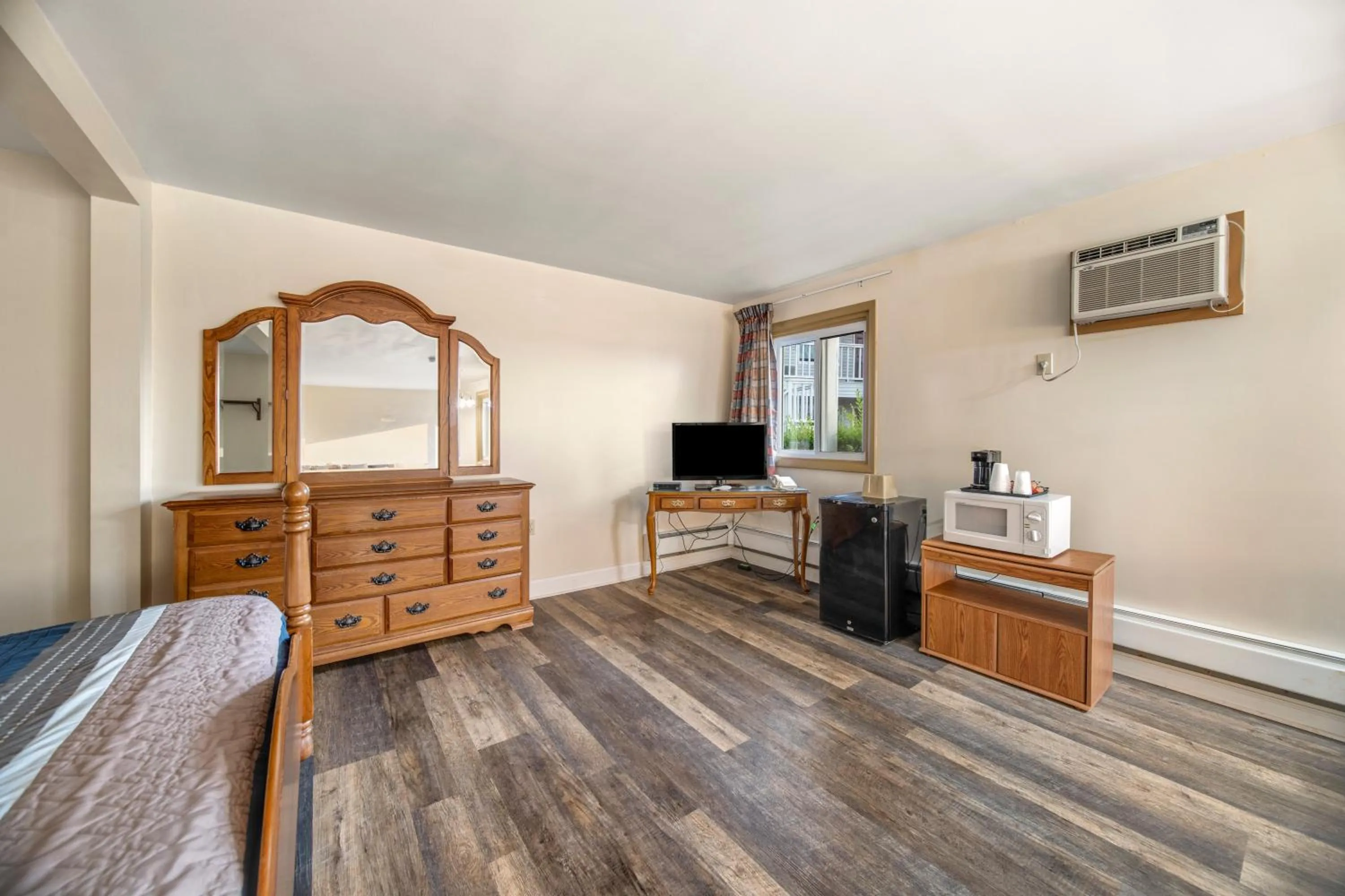 Bed in Thumb Heritage Inn