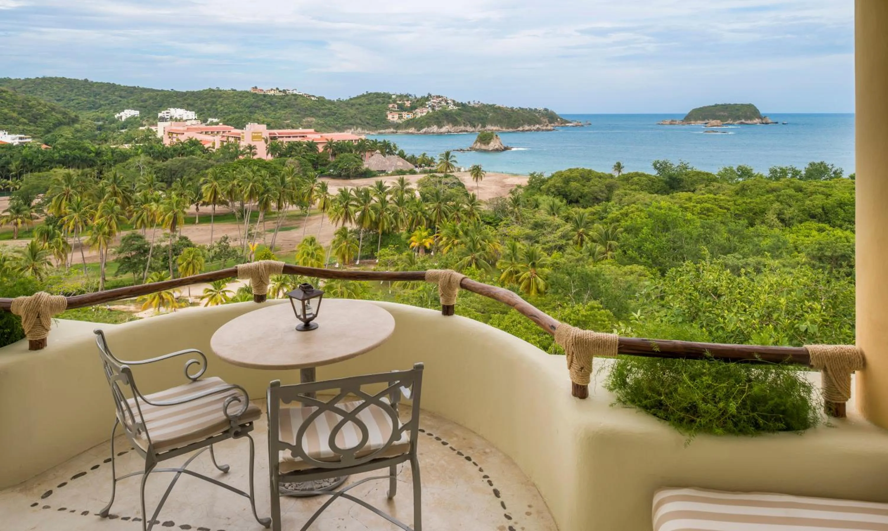 Property building in Quinta Real Huatulco