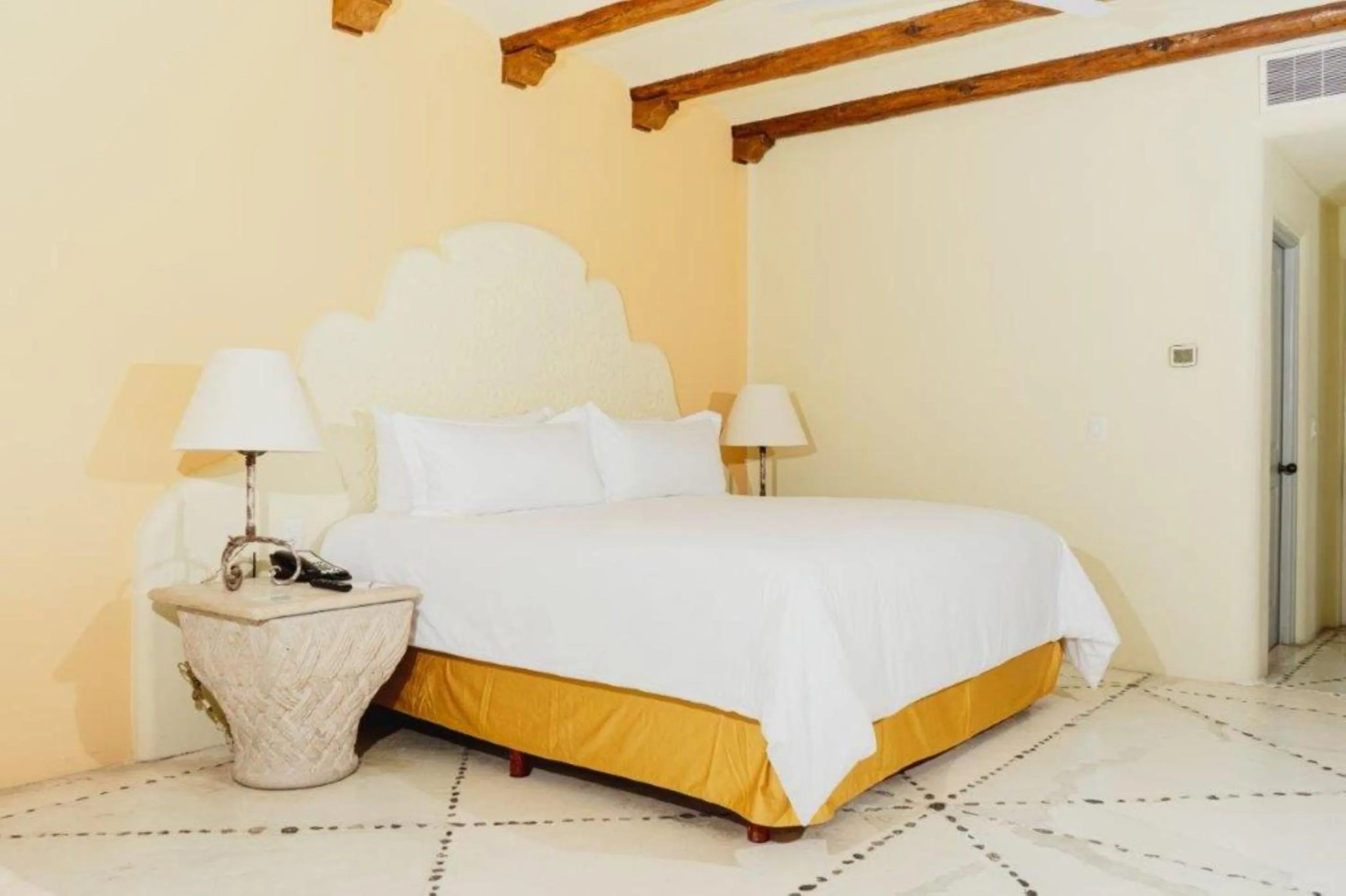 Bedroom, Bed in Quinta Real Huatulco