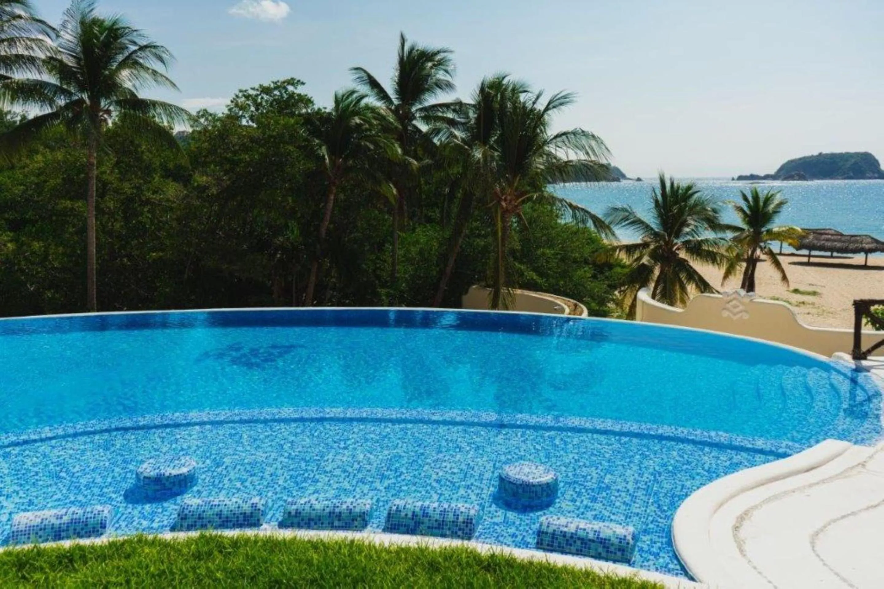 Swimming pool in Quinta Real Huatulco