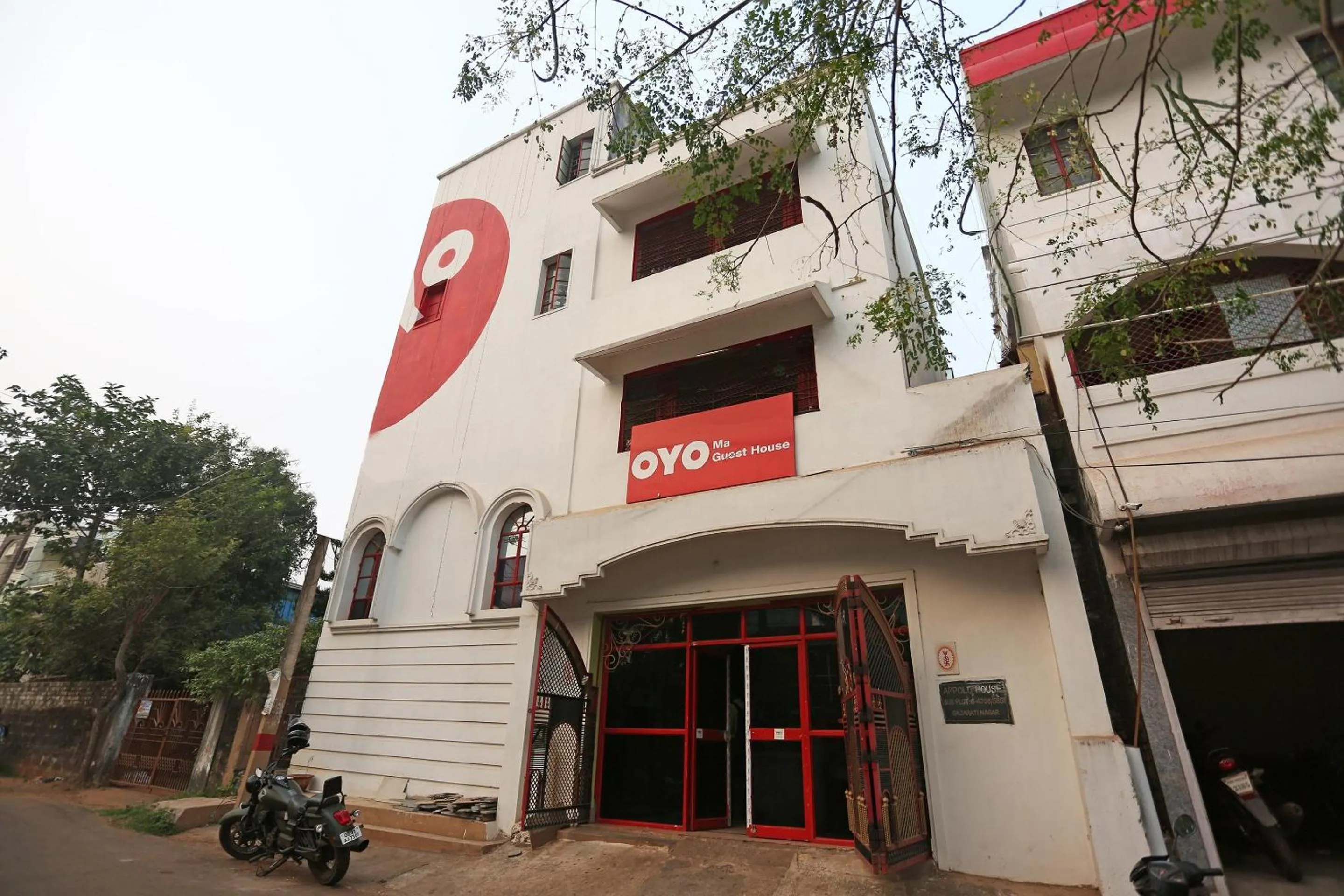 Facade/entrance in Hotel O by OYO Ma Guest House