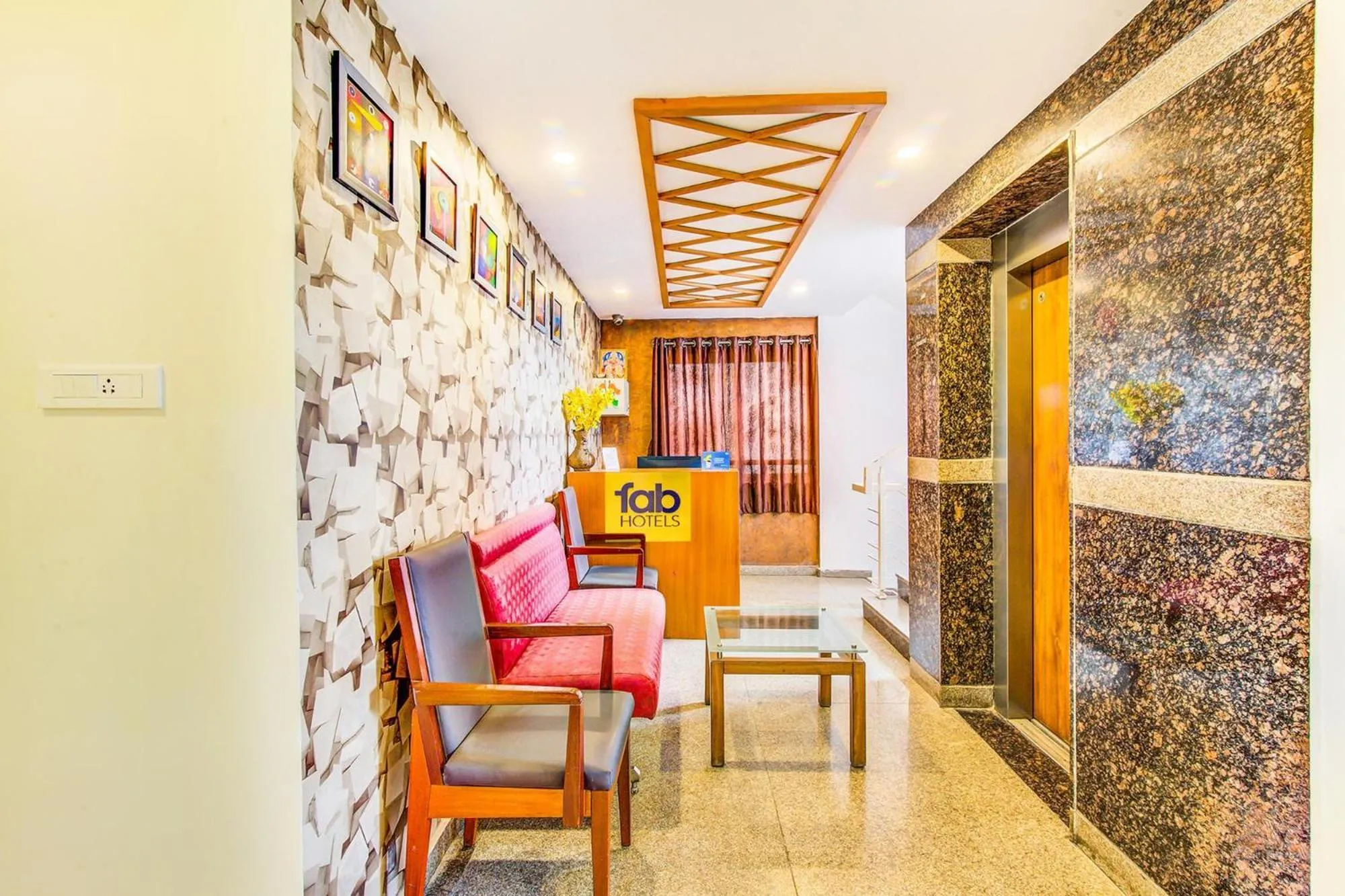 Lobby or reception in FabExpress Mayuri Residency - Marathahalli