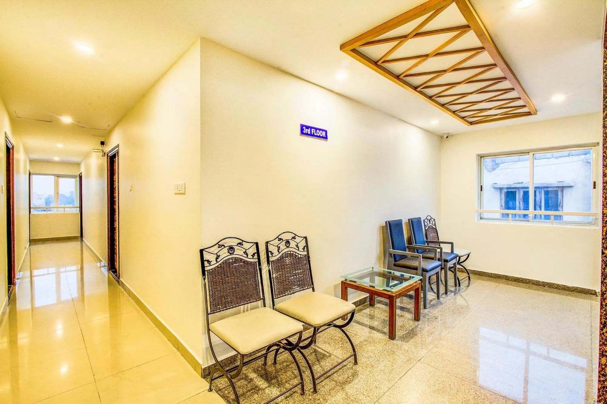 Seating area in FabExpress Mayuri Residency - Marathahalli