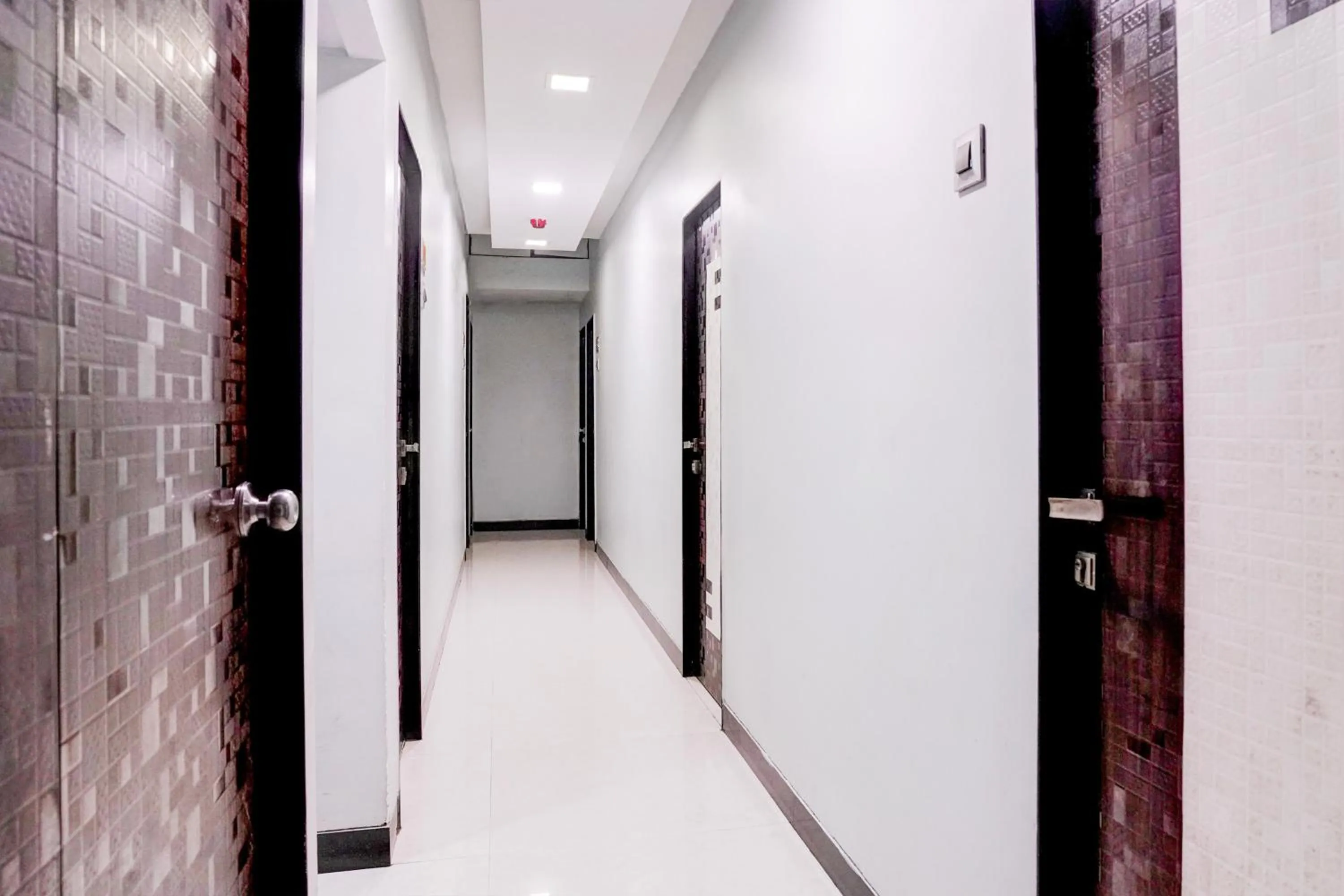 Lobby or reception in Super Collection O Asalpha near International Airport