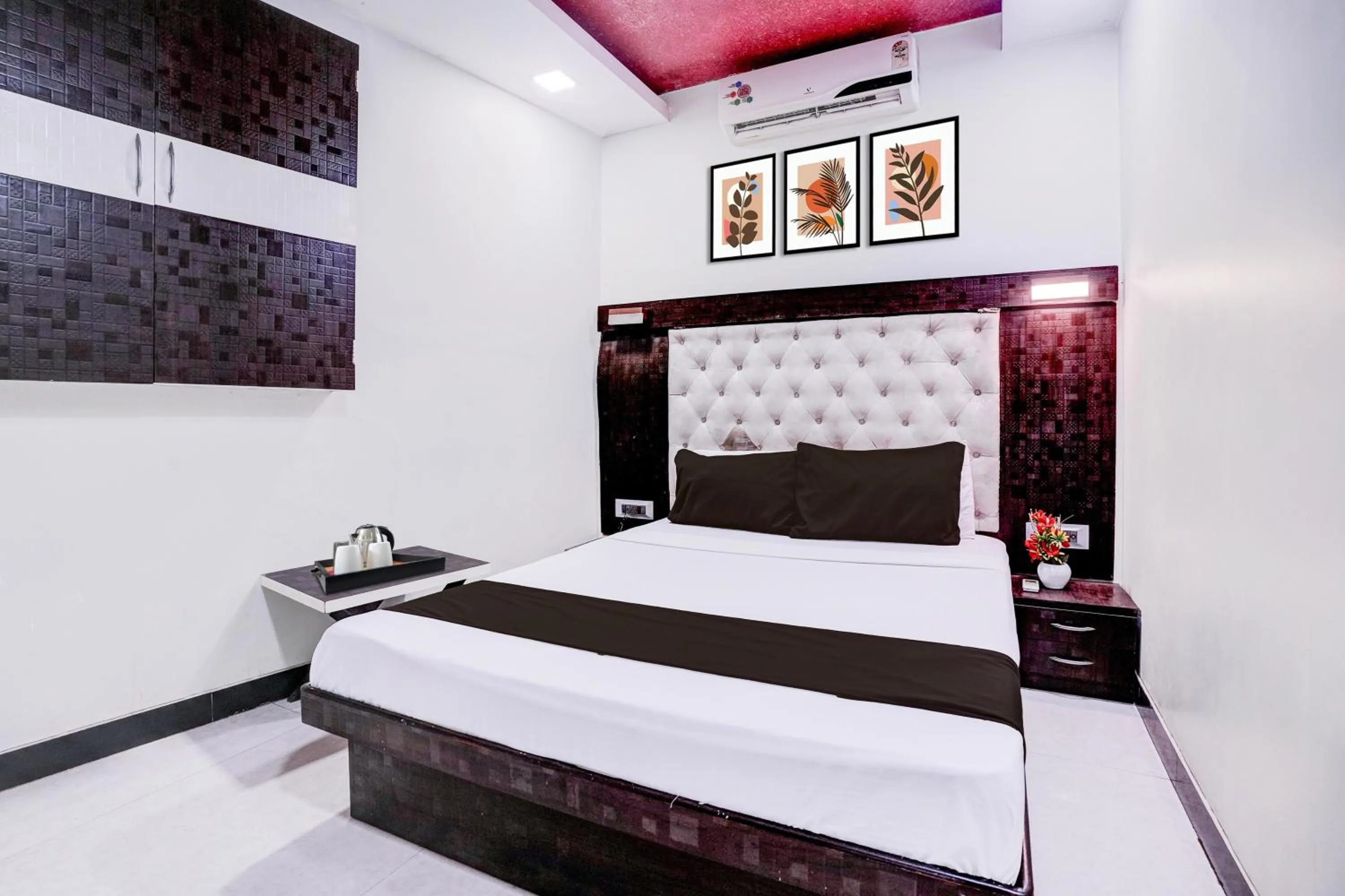 Bedroom, Bed in Super Collection O Asalpha near International Airport