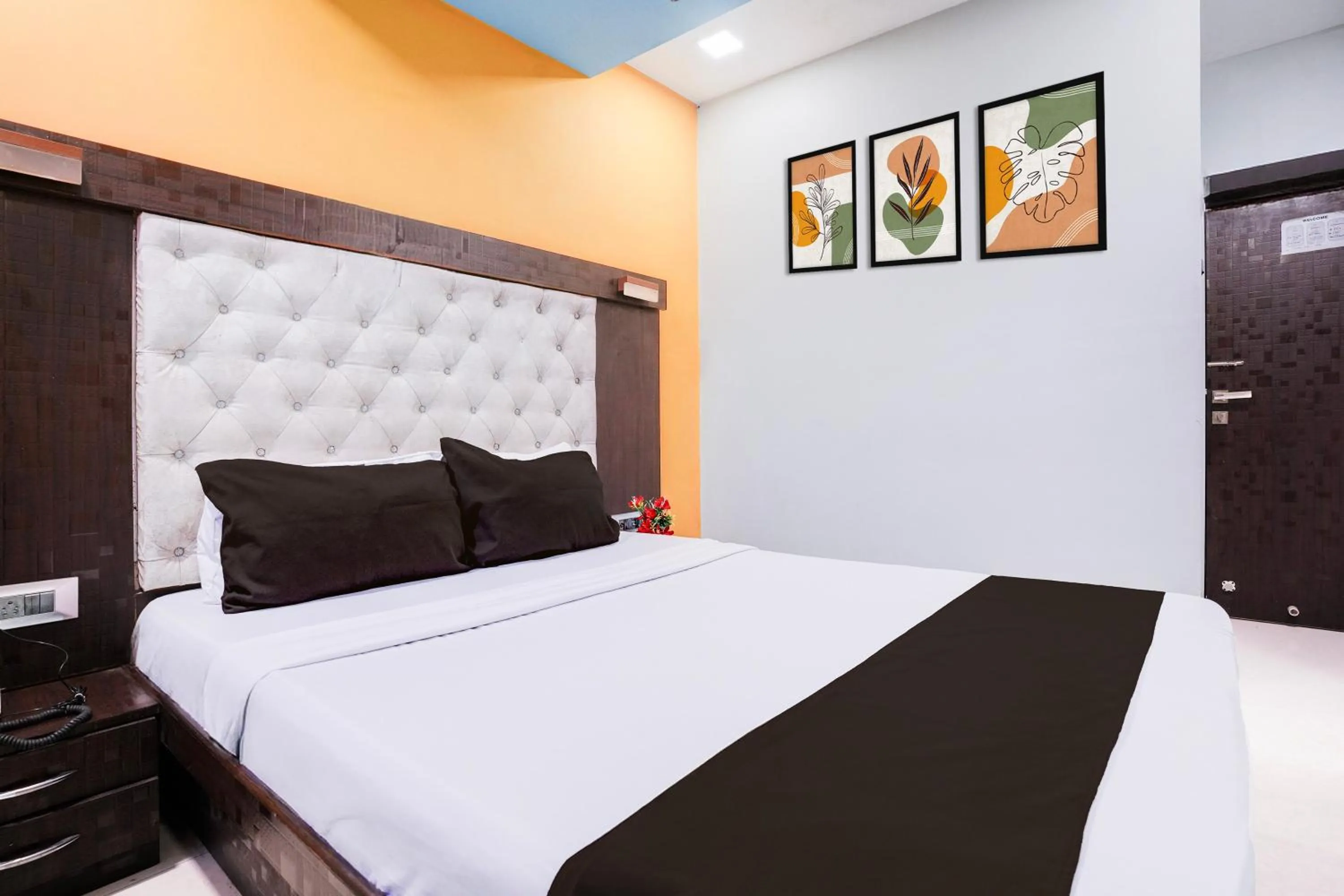 Bedroom, Bed in Super Collection O Asalpha near International Airport