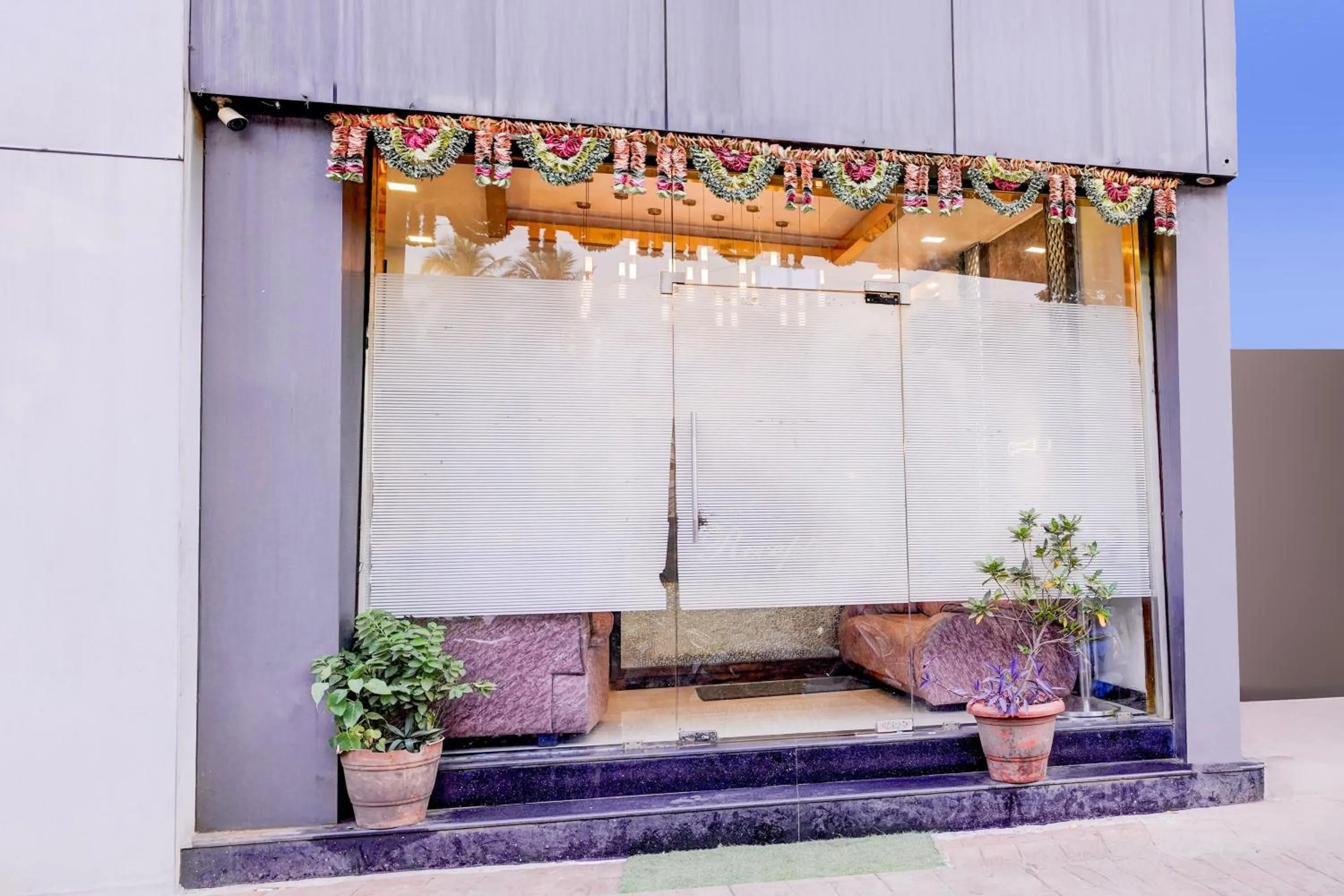 Facade/entrance in Super Collection O Asalpha near International Airport