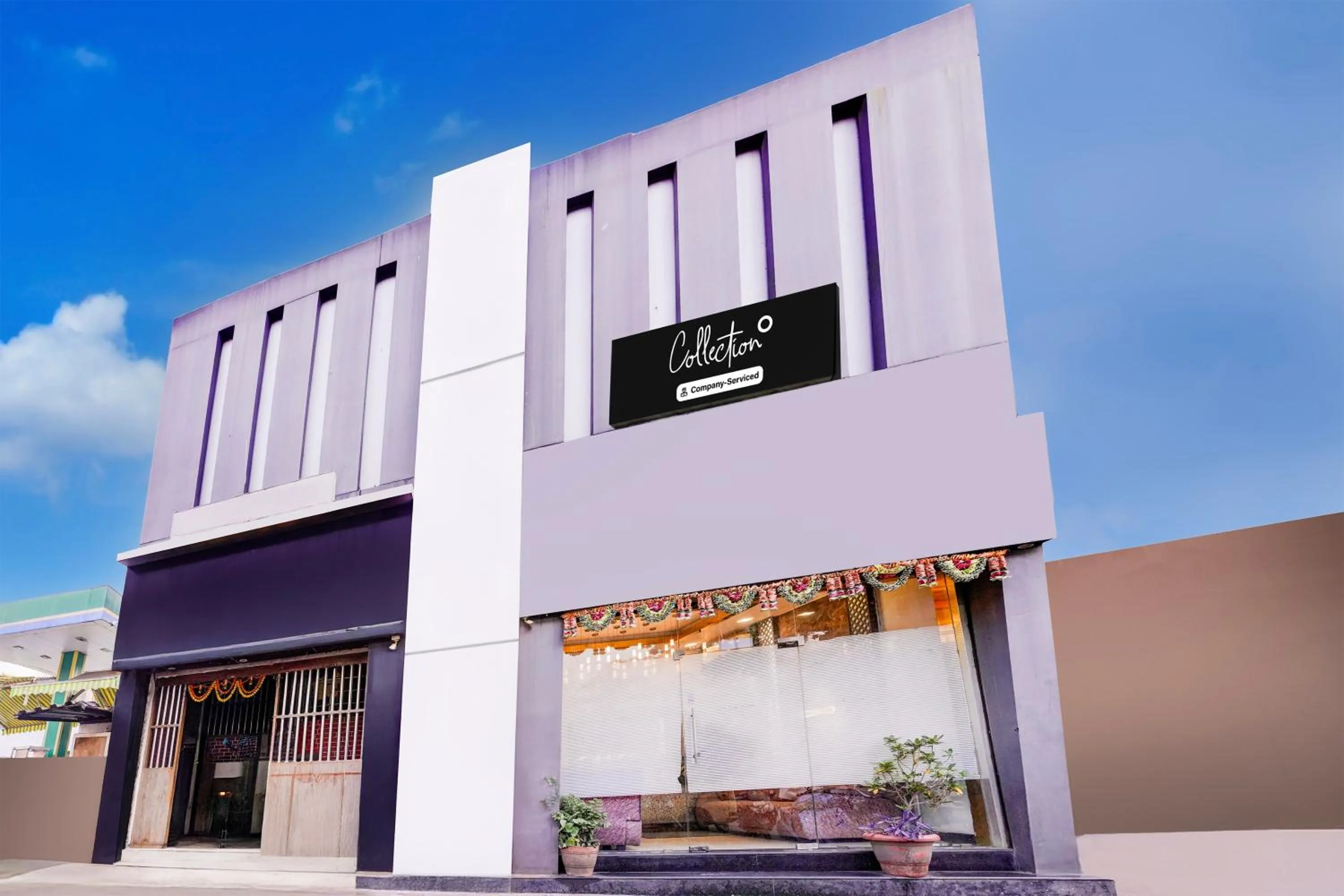 Facade/entrance in Super Collection O Asalpha near International Airport