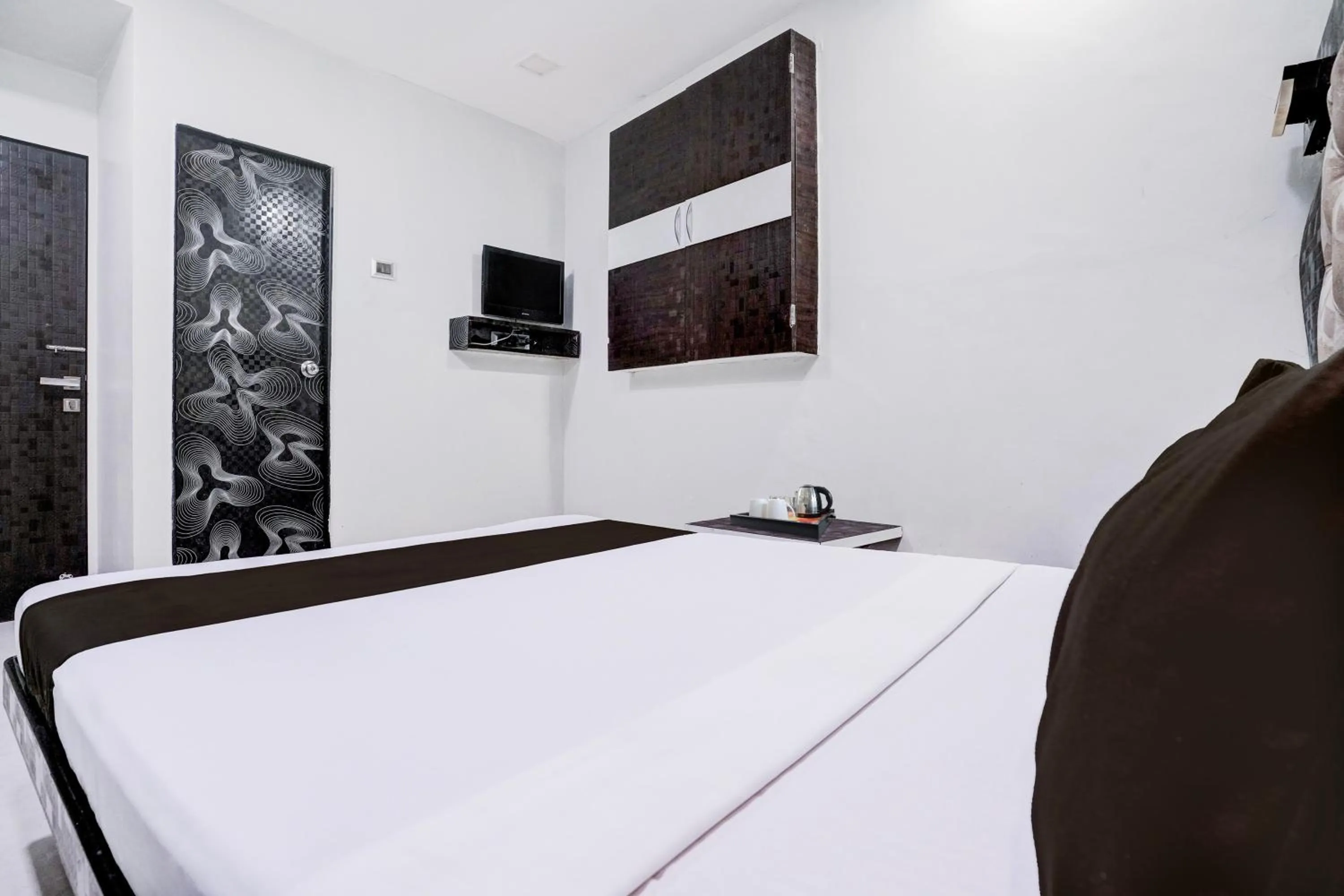 Bedroom, Bed in Super Collection O Asalpha near International Airport