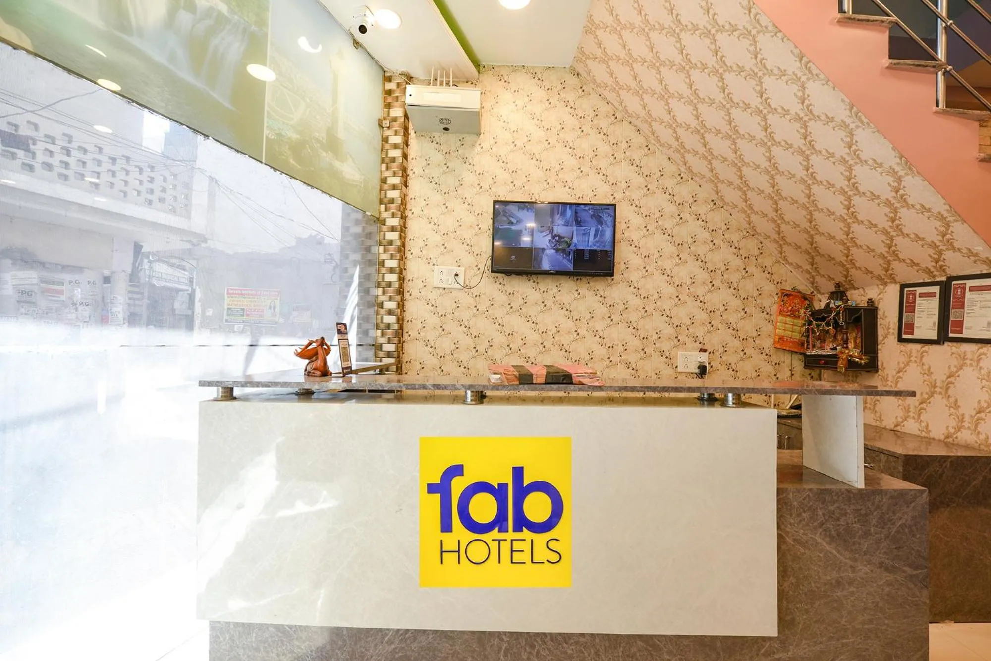 Lobby or reception in FabExpress Galaxy