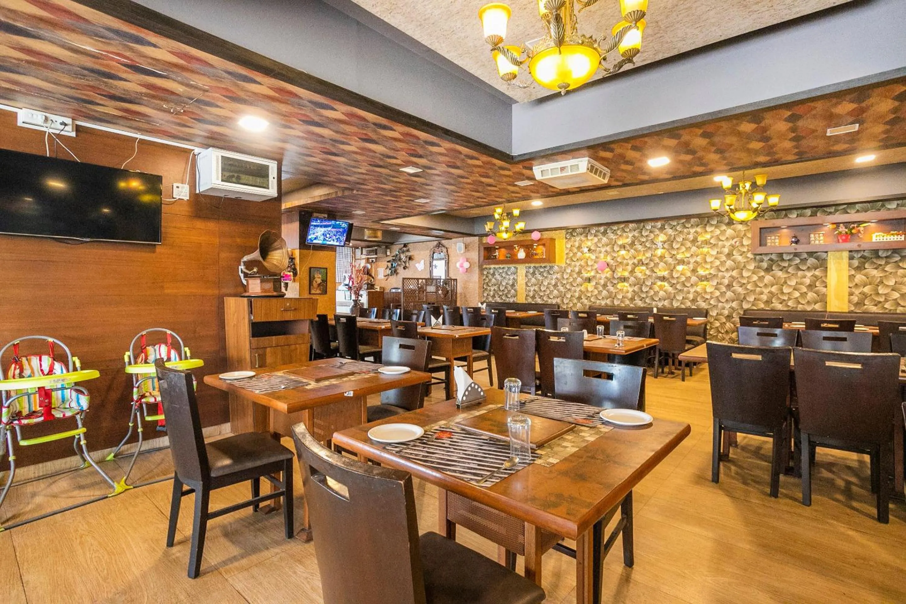 Restaurant/places to eat in Collection O Indian Suites Near Sitara Restaurant