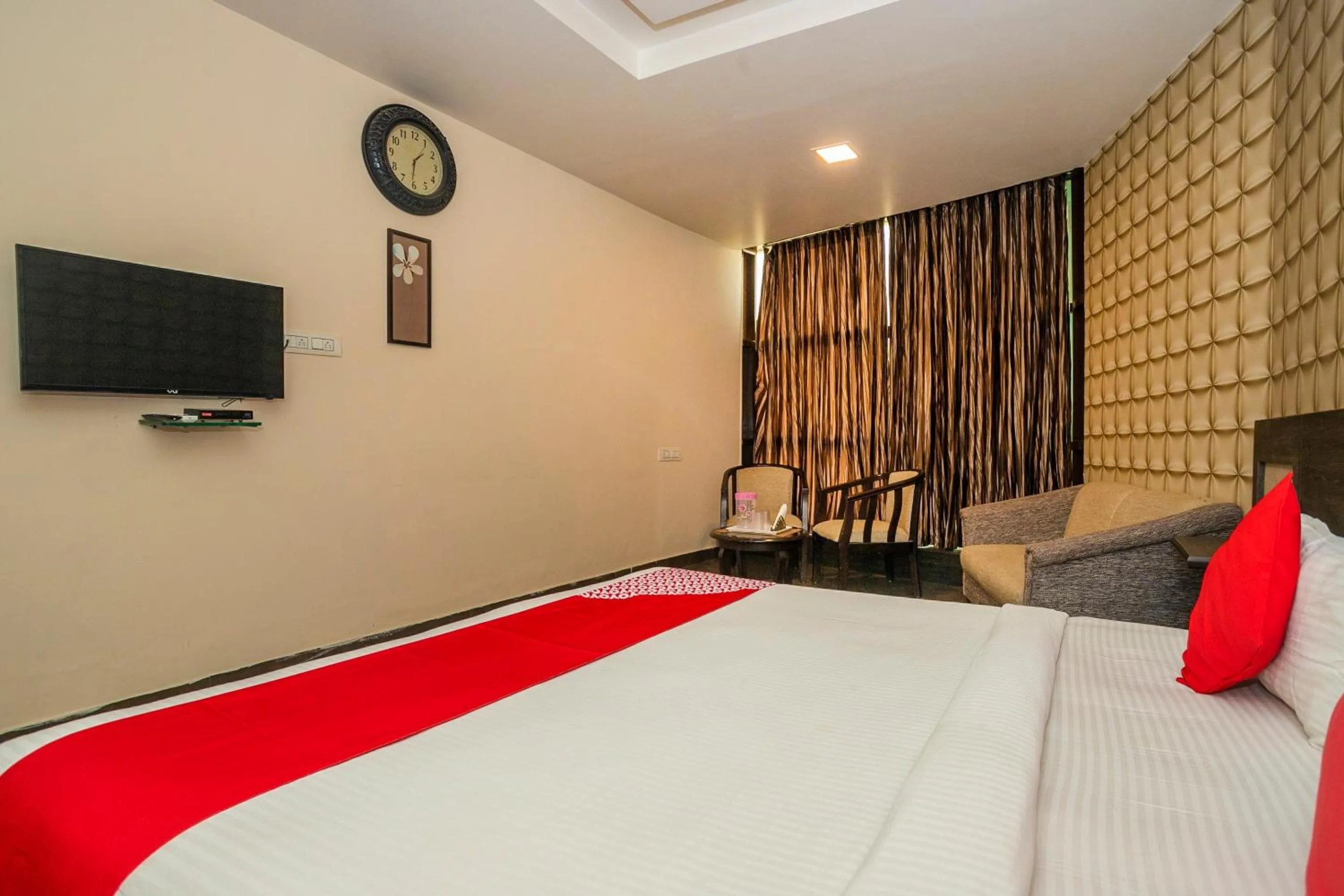 Bedroom in Collection O Indian Suites Near Sitara Restaurant