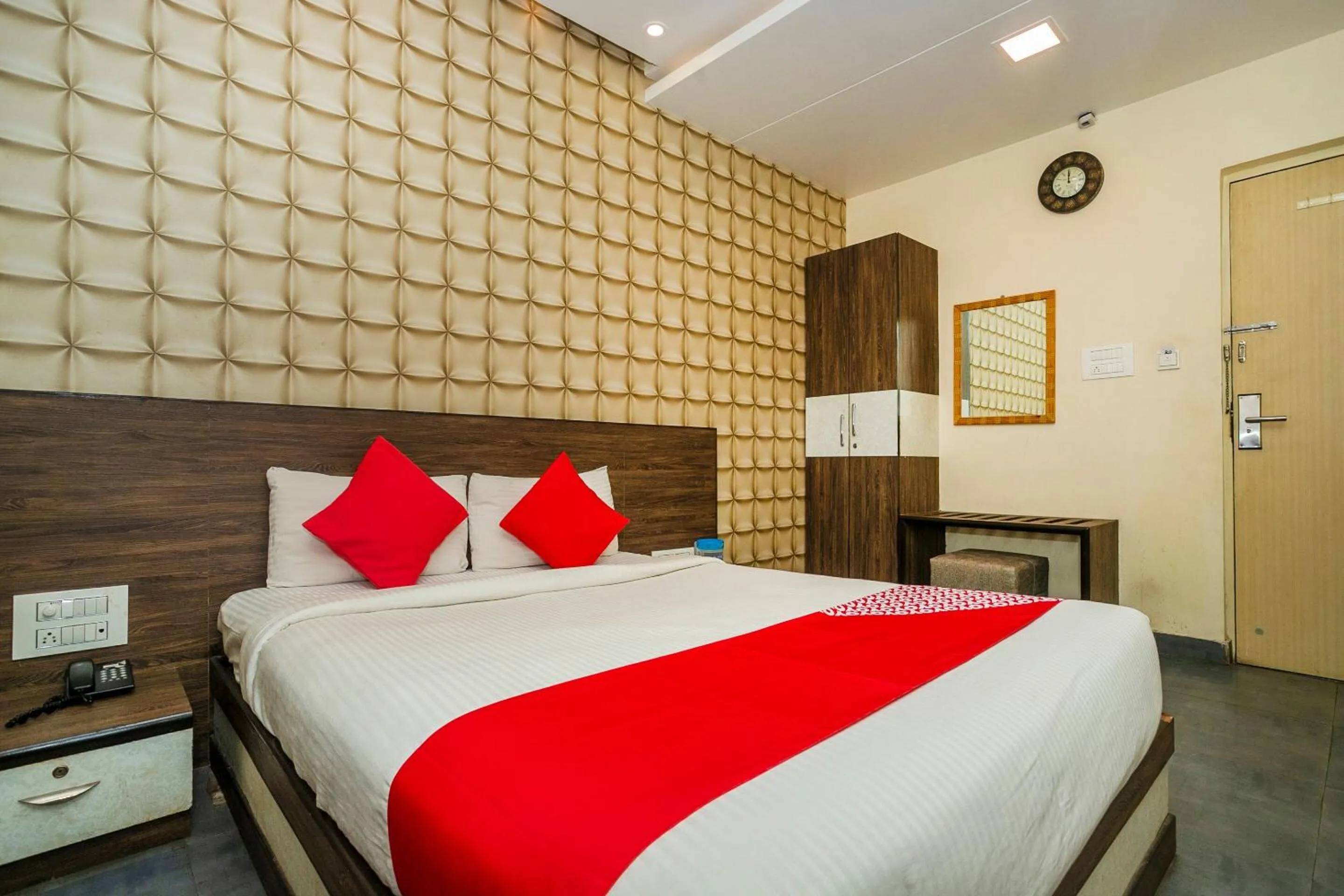 Bedroom in Collection O Indian Suites Near Sitara Restaurant