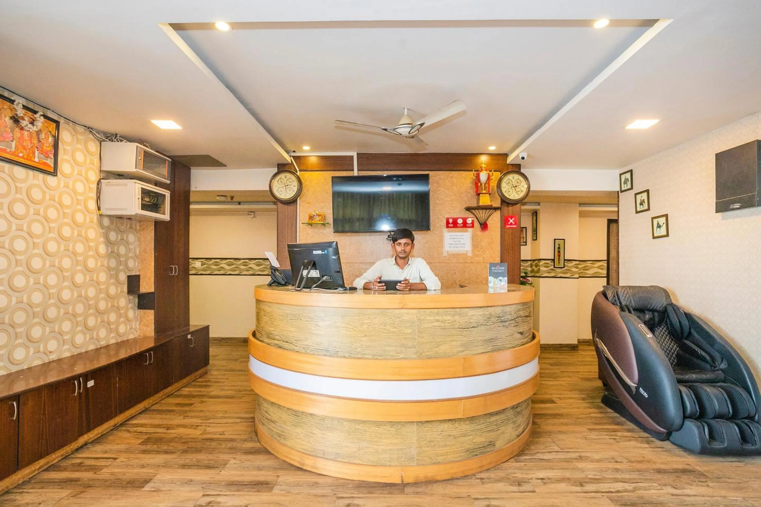 Lobby or reception in Collection O Indian Suites Near Sitara Restaurant