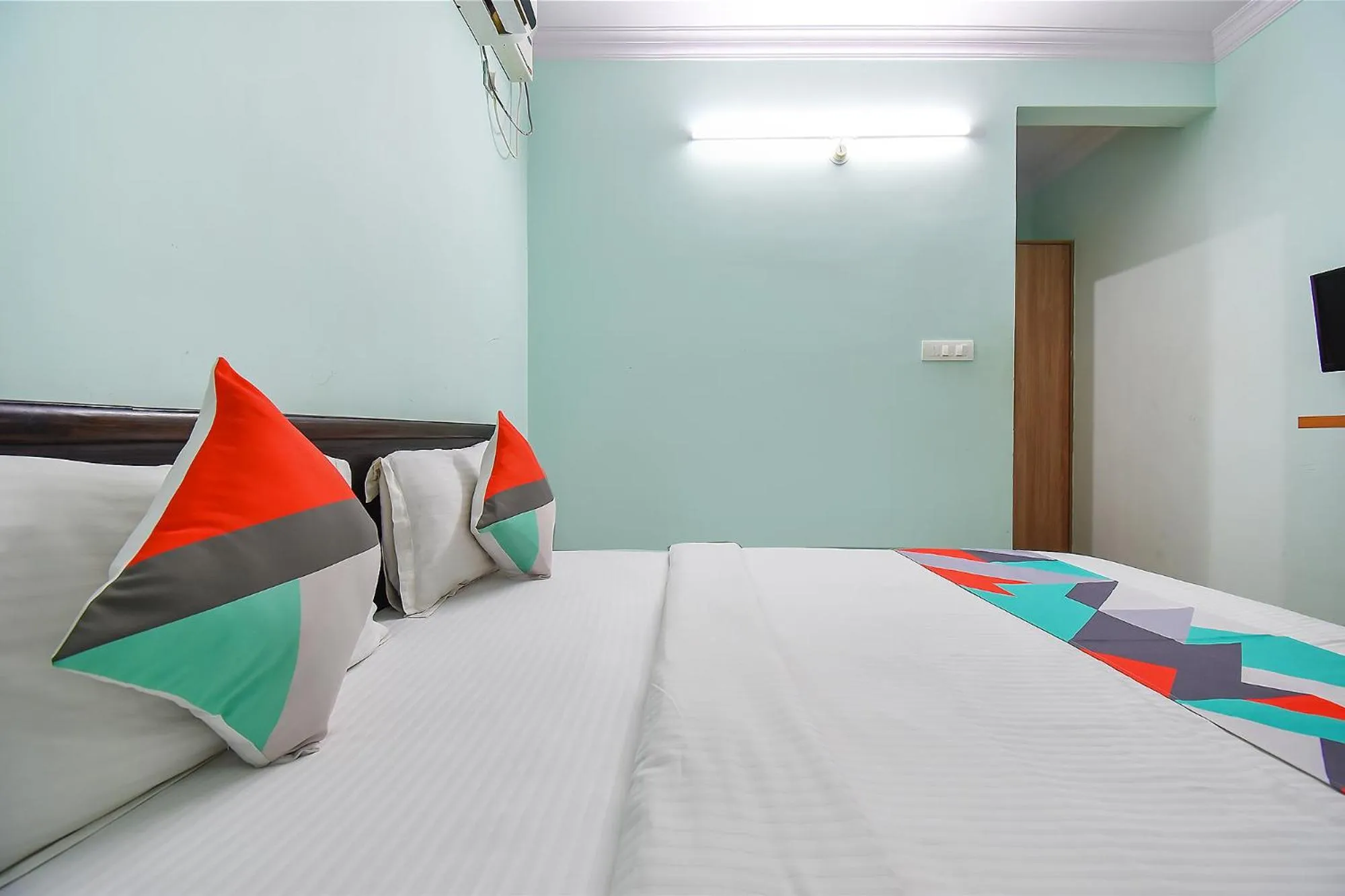 Bed in FabHotel Ivory Pearl - BTM Layout