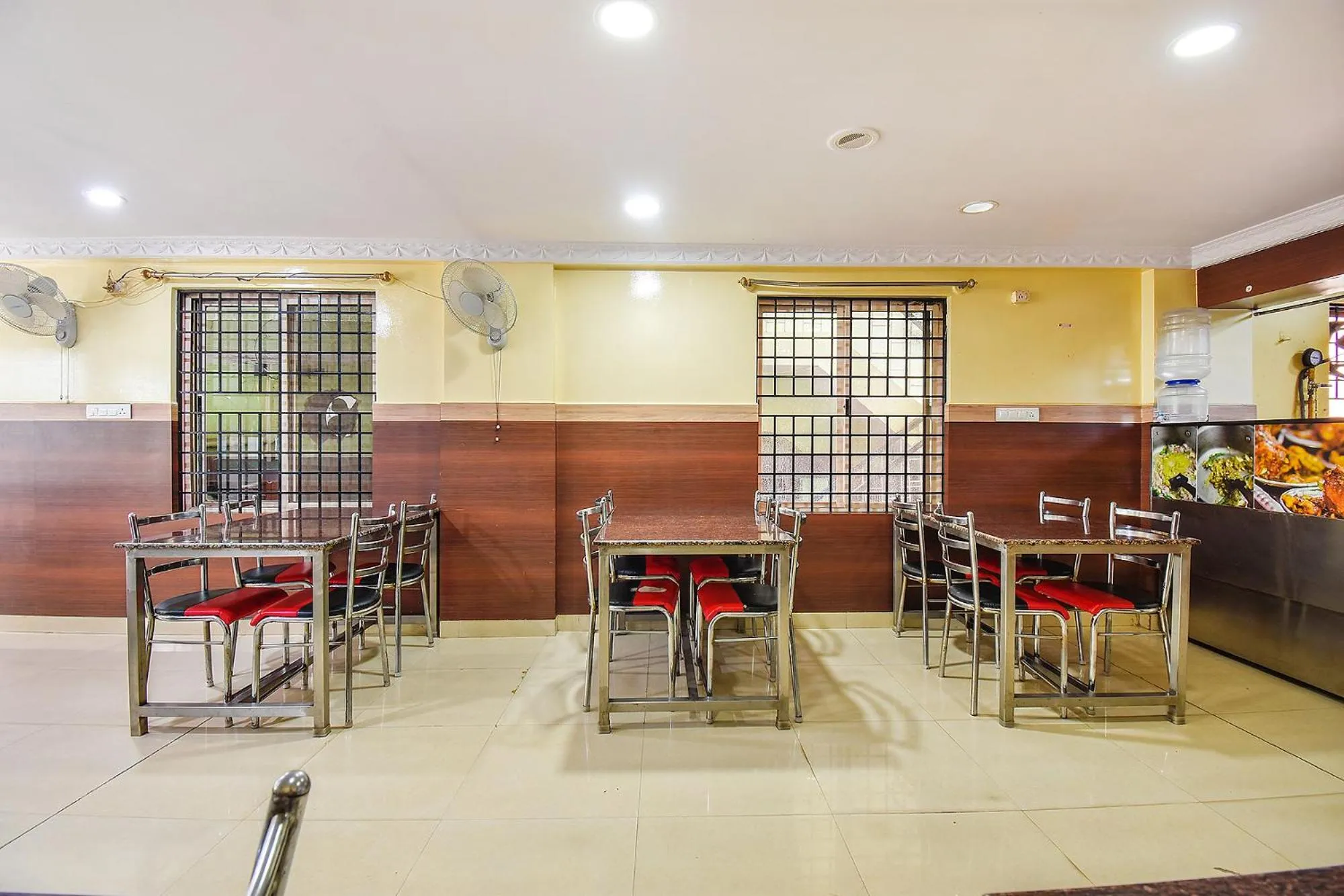 Restaurant/places to eat in FabHotel Ivory Pearl - BTM Layout