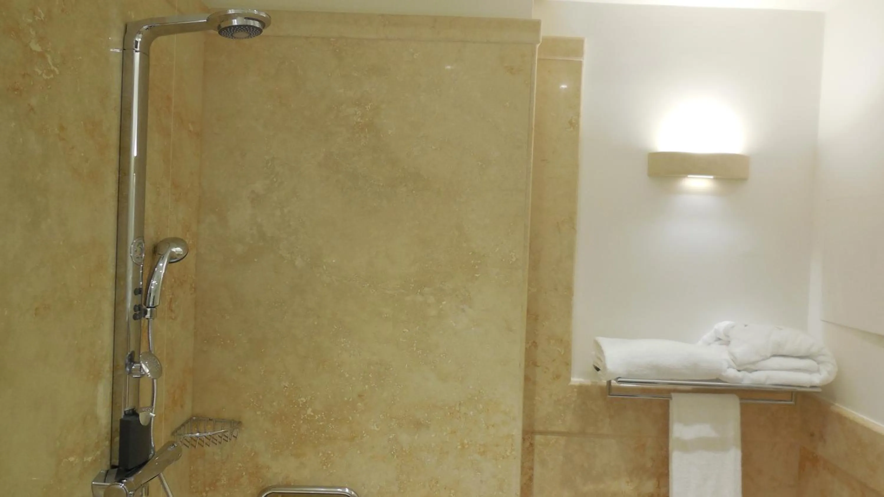 Shower in Hotel Marechiaro