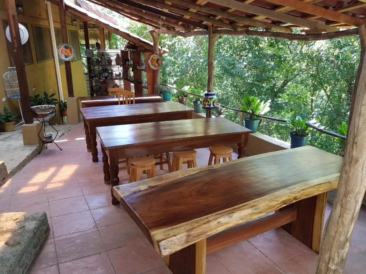 Dining area in El Eden Bungalows