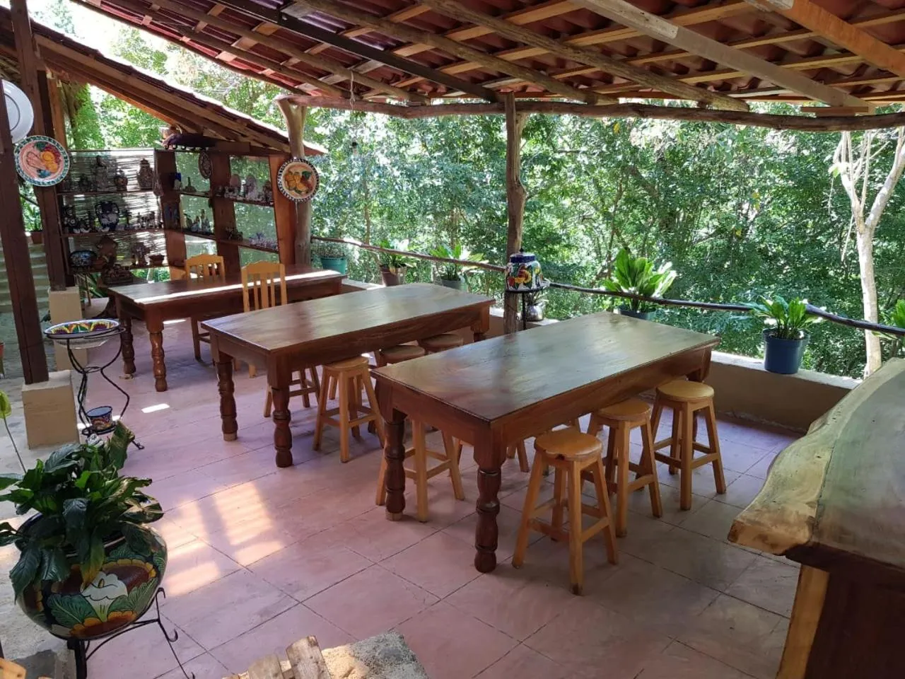 Dining area in El Eden Bungalows