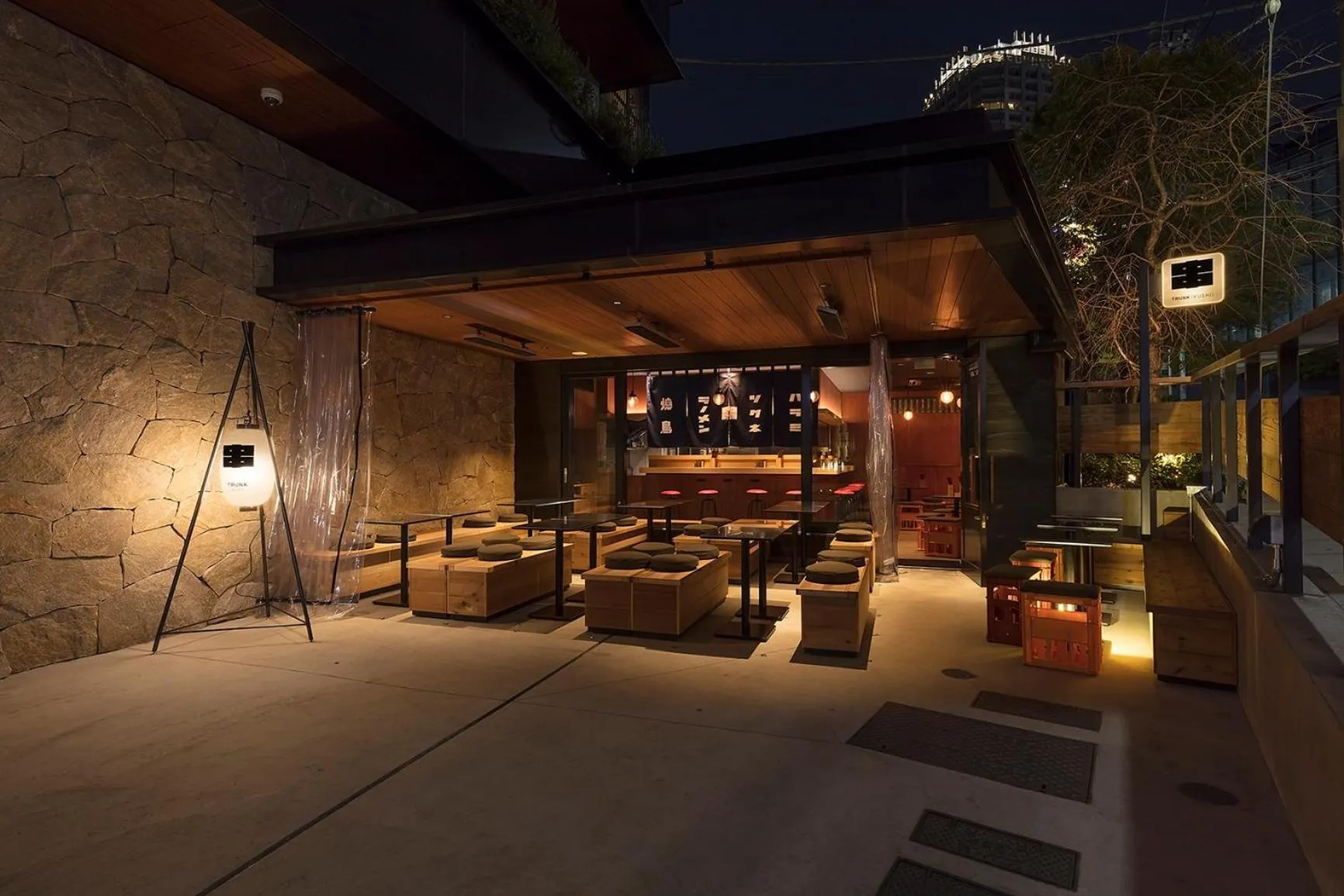 Restaurant/places to eat in TRUNK (HOTEL)