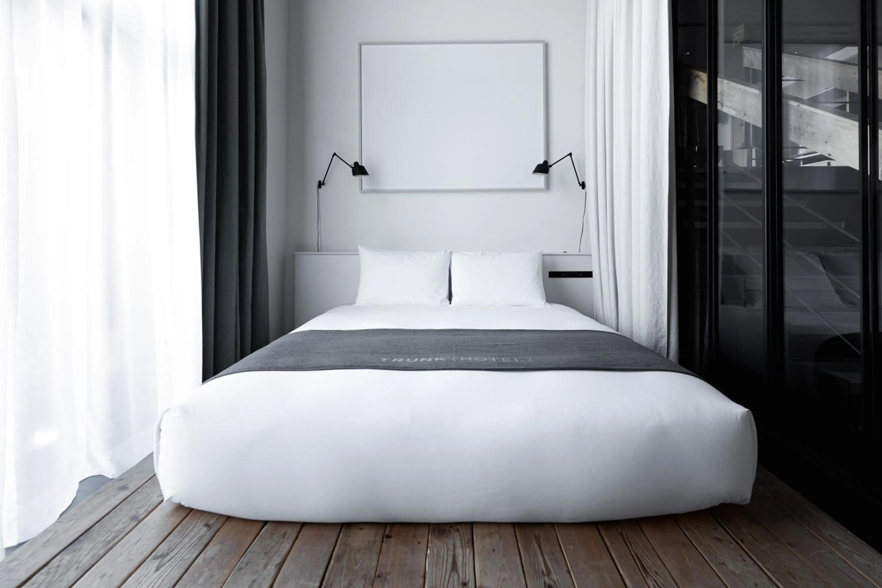 Bed in TRUNK (HOTEL)