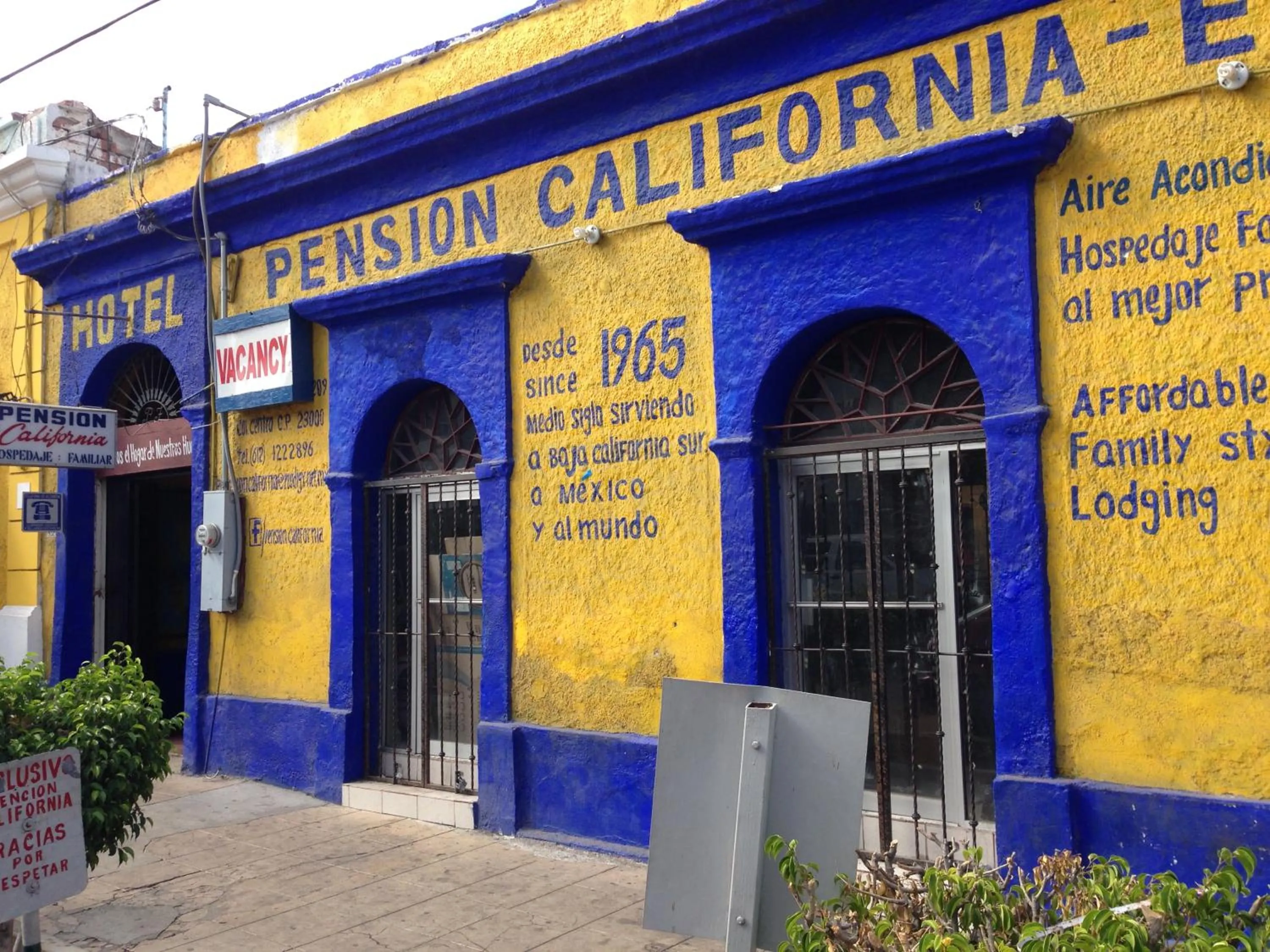 Facade/entrance in Pension California