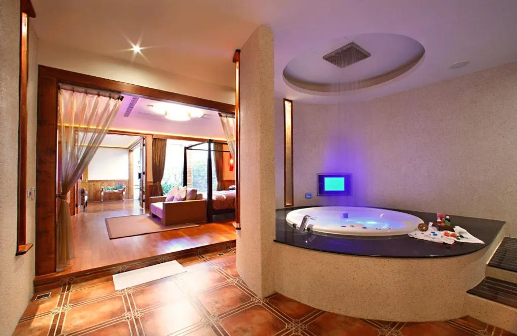 Bed in Le chateau Motel