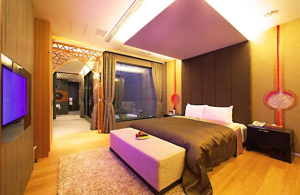 Bed in Le chateau Motel