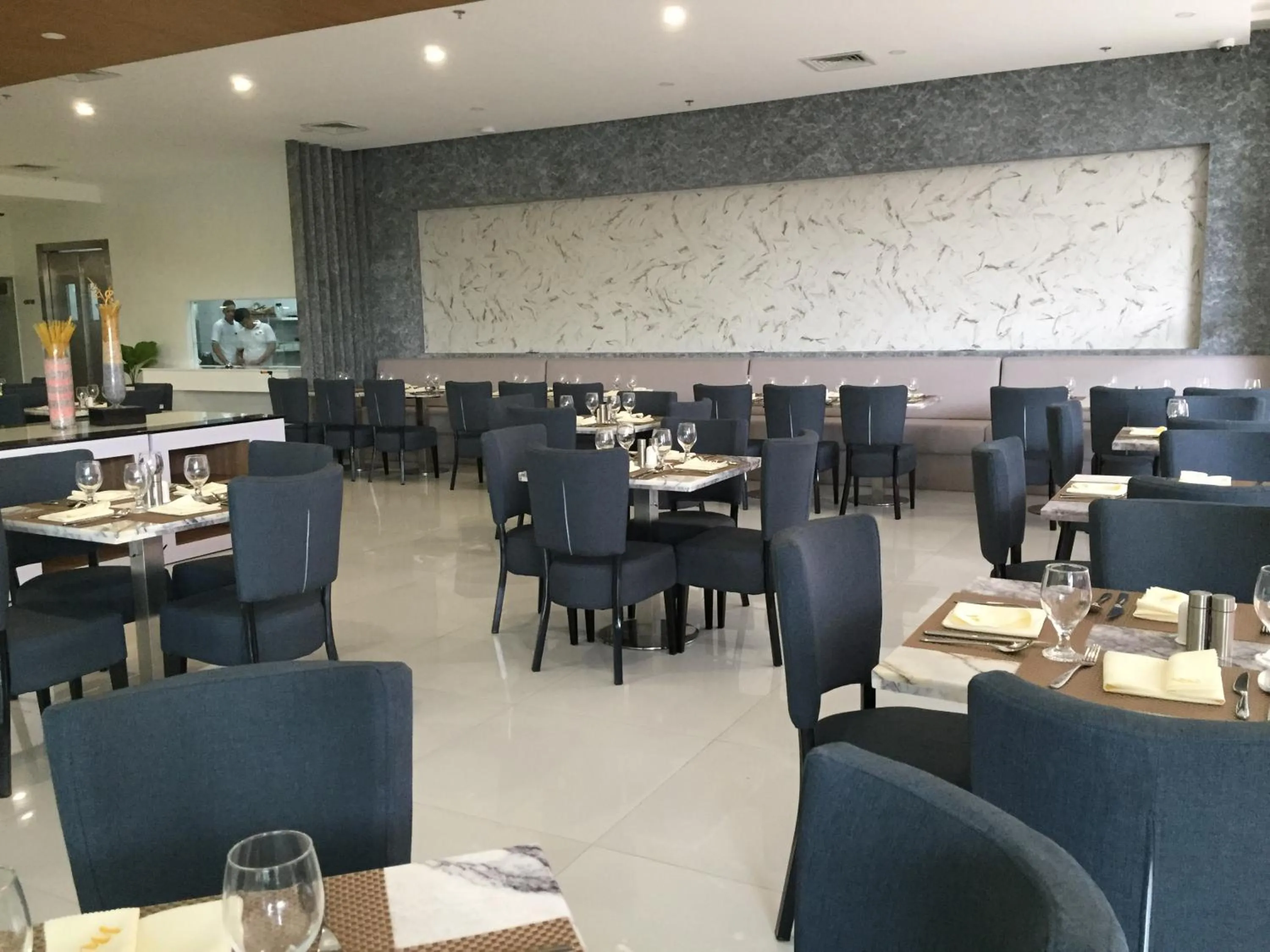 Restaurant/places to eat in Mezzo Hotel