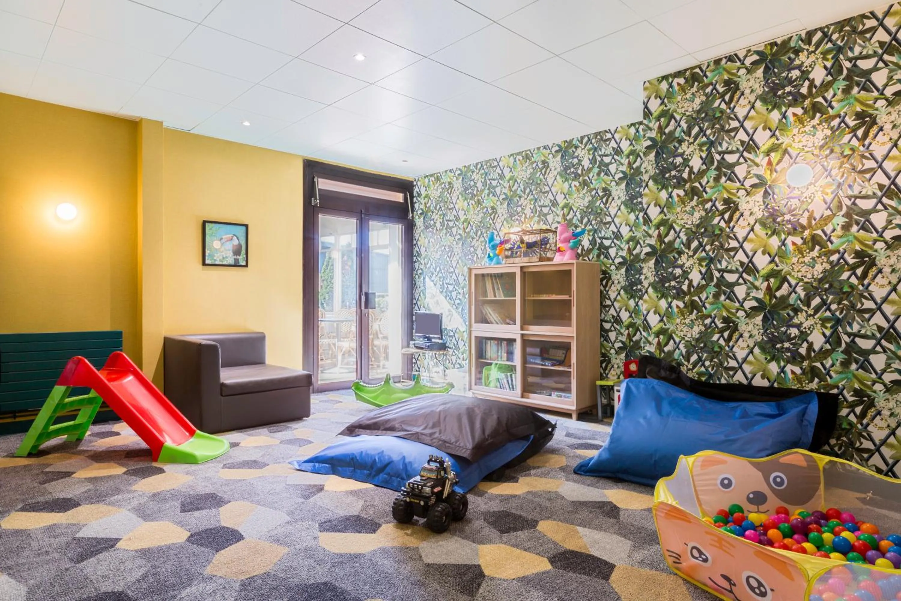 children in Best Western Hôtel Grand Parc Marne La Vallée