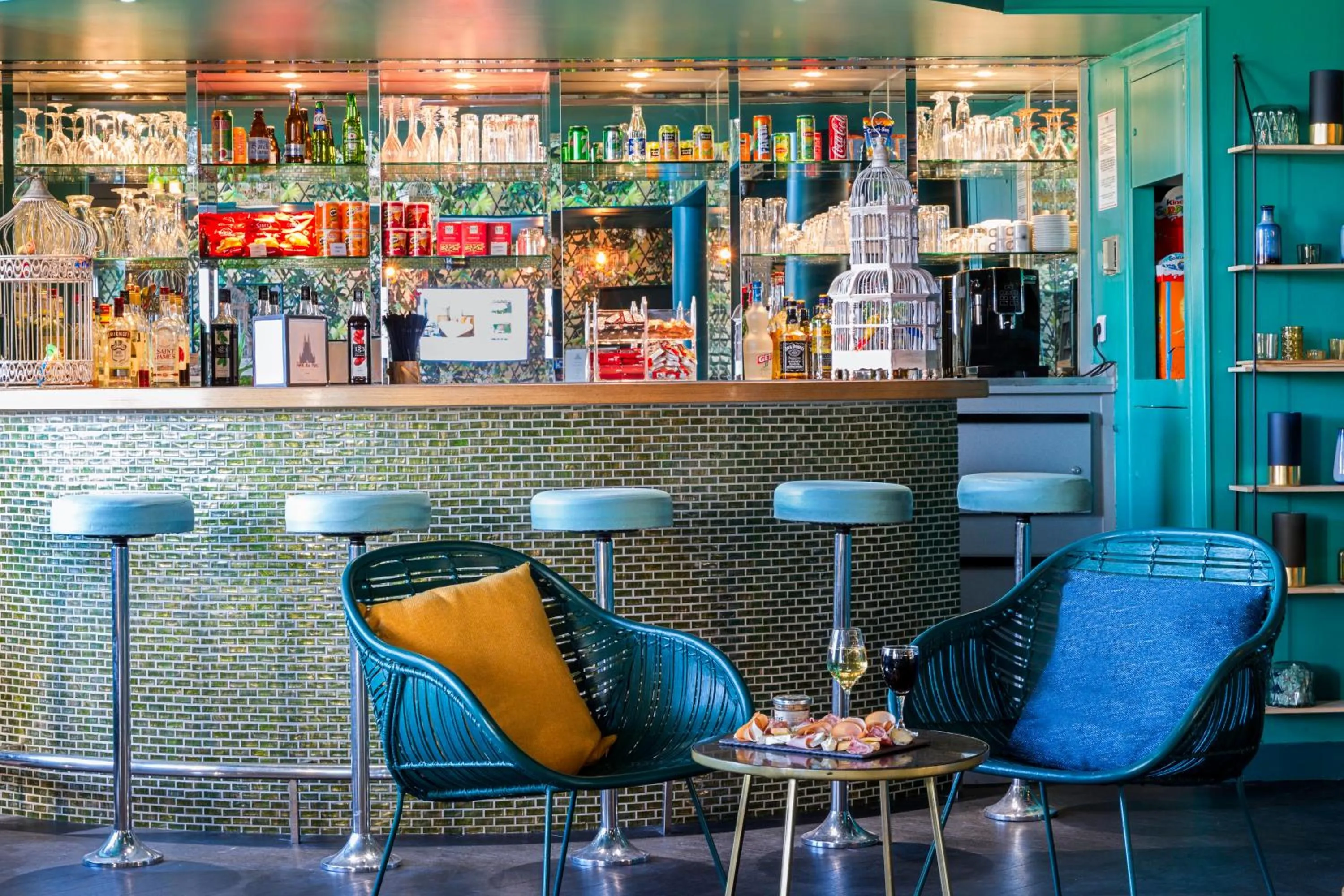 Lounge or bar in Best Western Hôtel Grand Parc Marne La Vallée