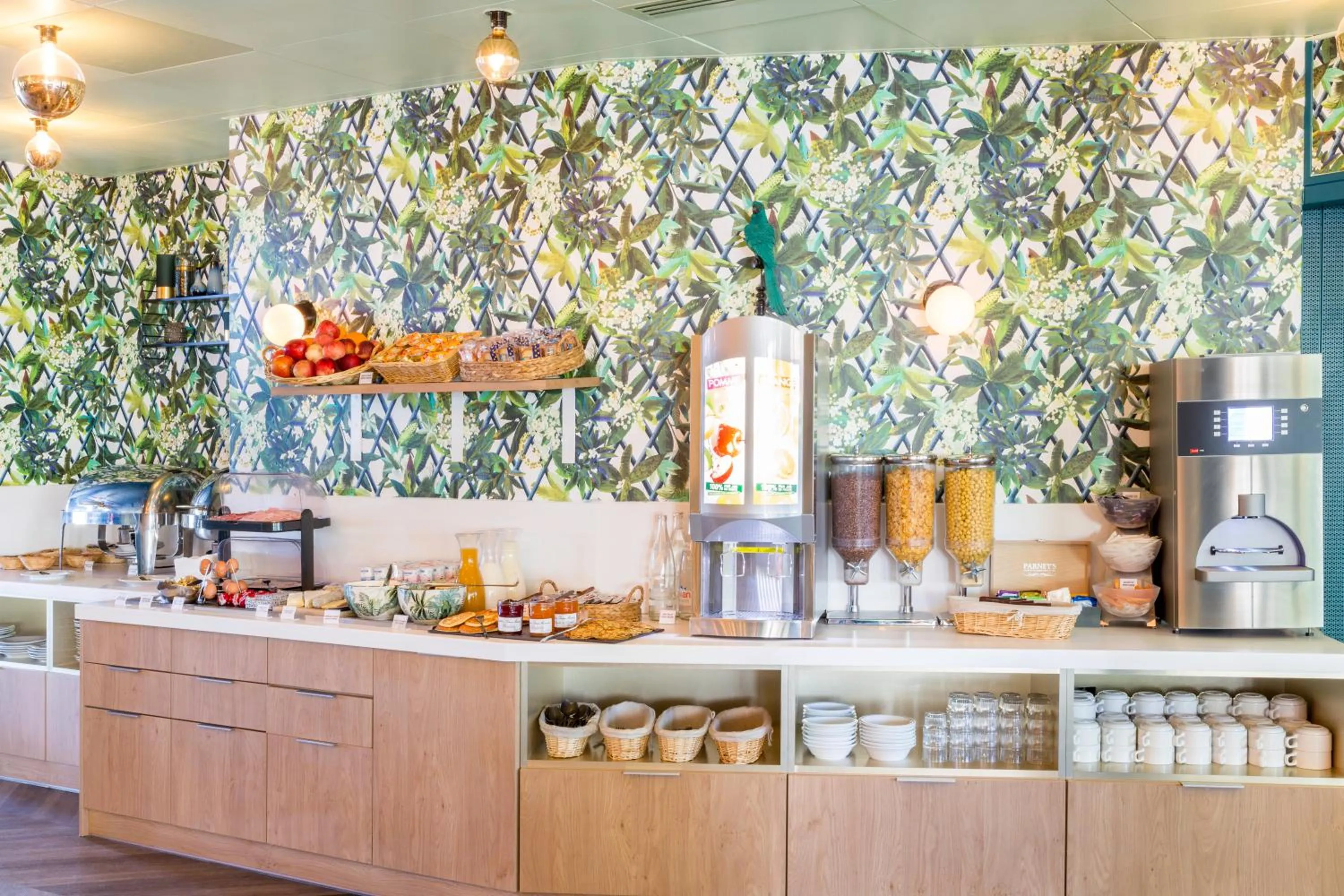 Buffet breakfast in Best Western Hôtel Grand Parc Marne La Vallée