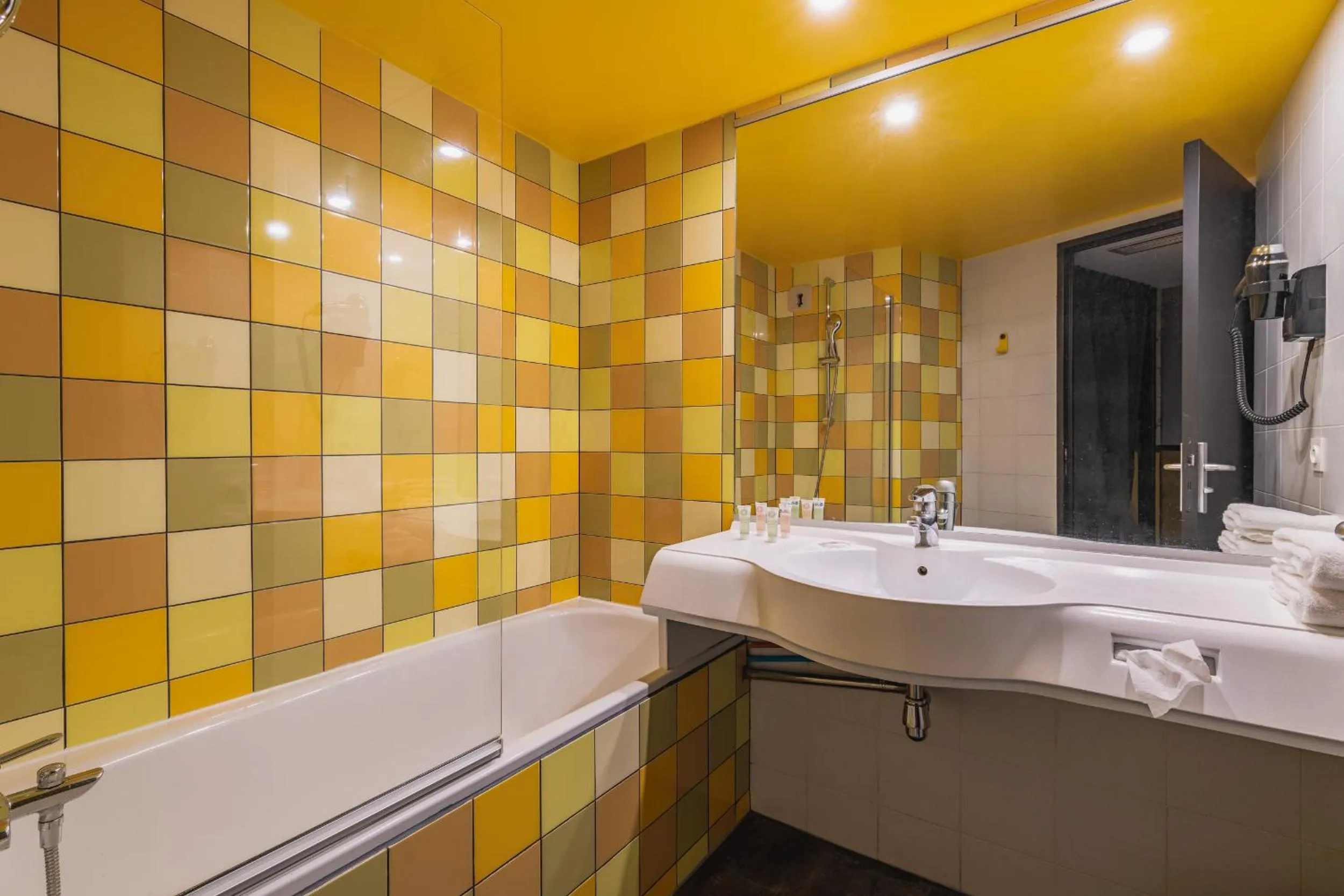 Bathroom in Best Western Hôtel Grand Parc Marne La Vallée