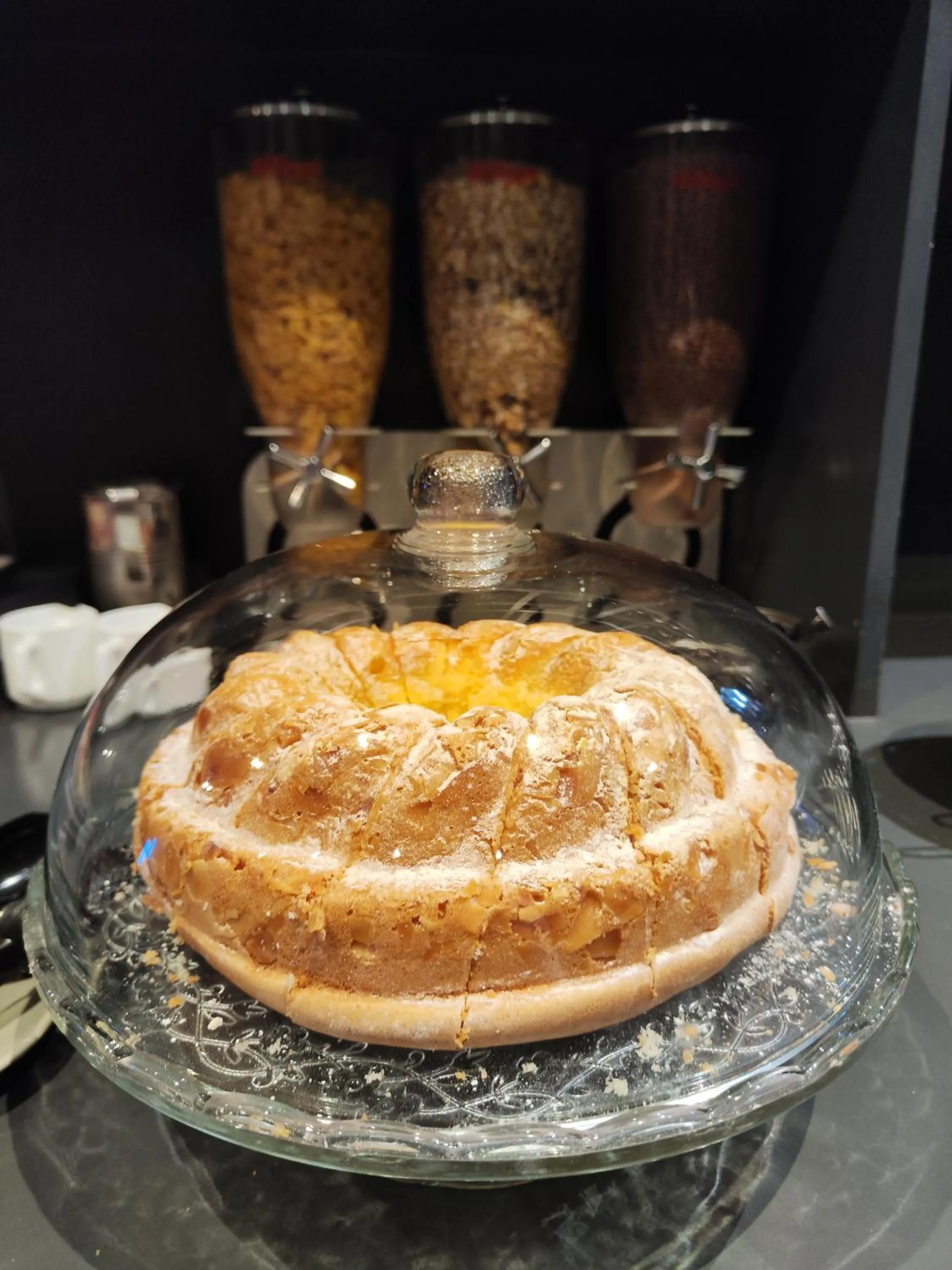 Food and drinks in Hôtel des Alpes