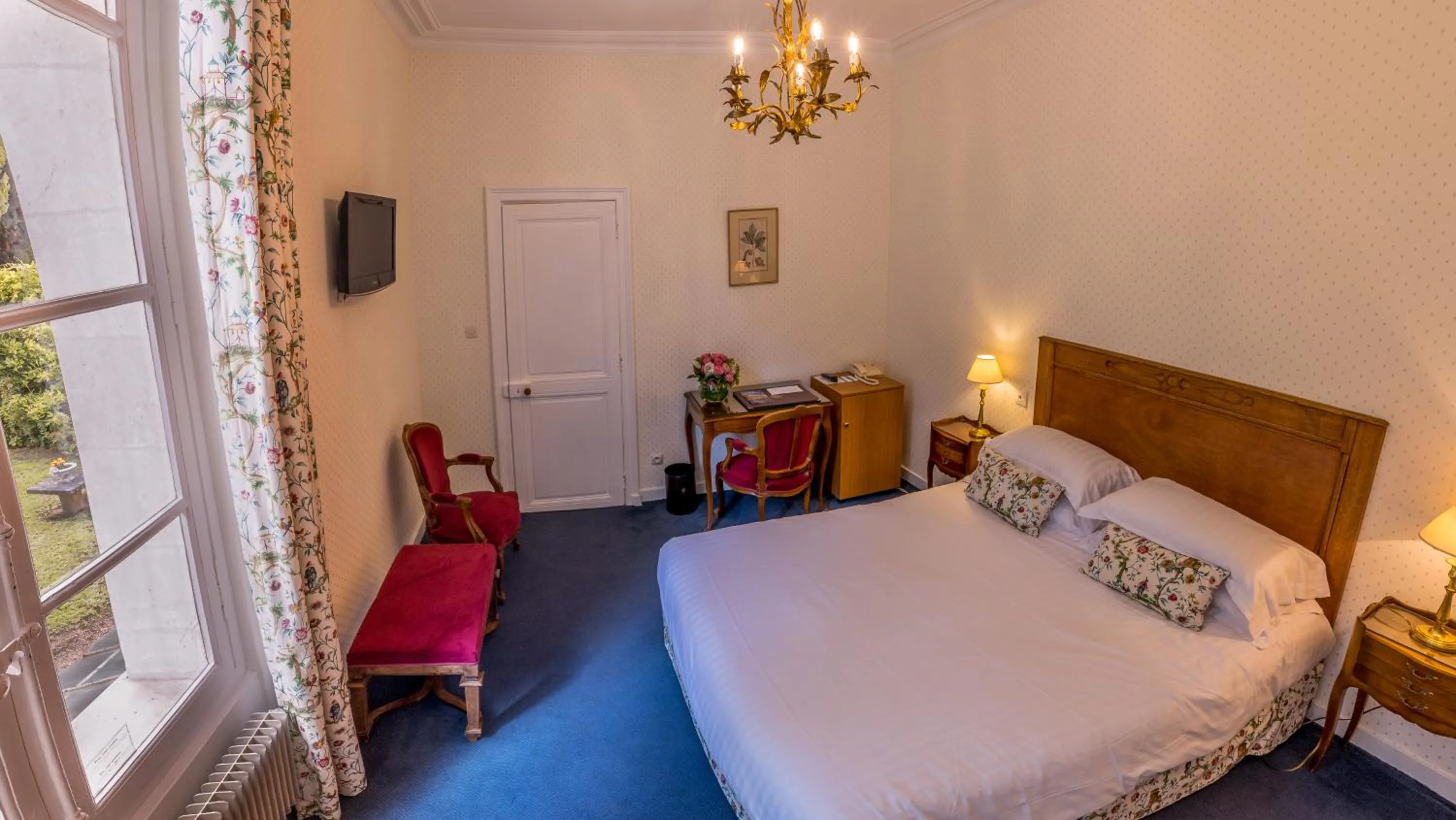 Photo of the whole room in Hôtel Le Choiseul