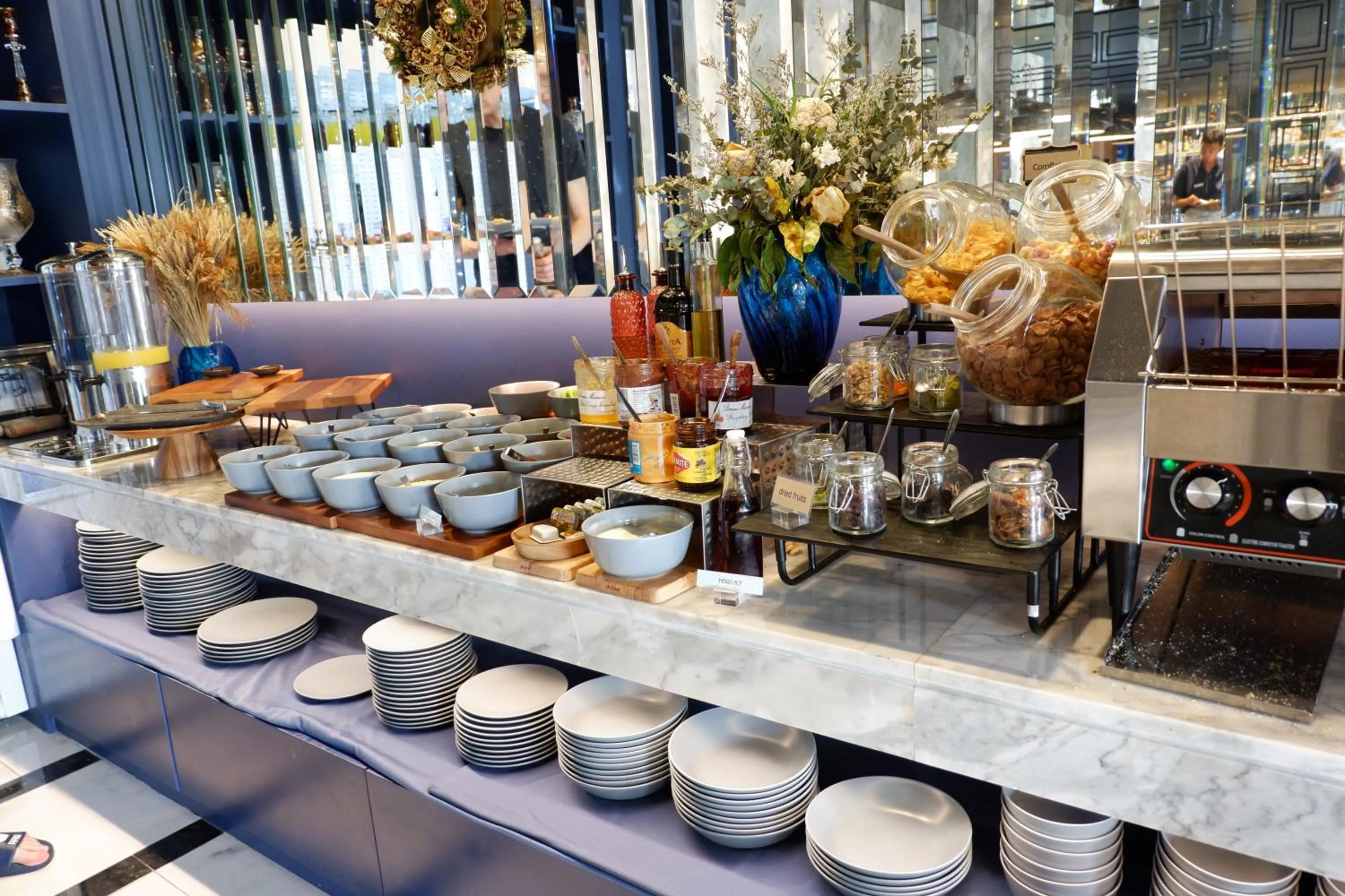 Buffet breakfast in Glam Habitat - SHA Extra Plus