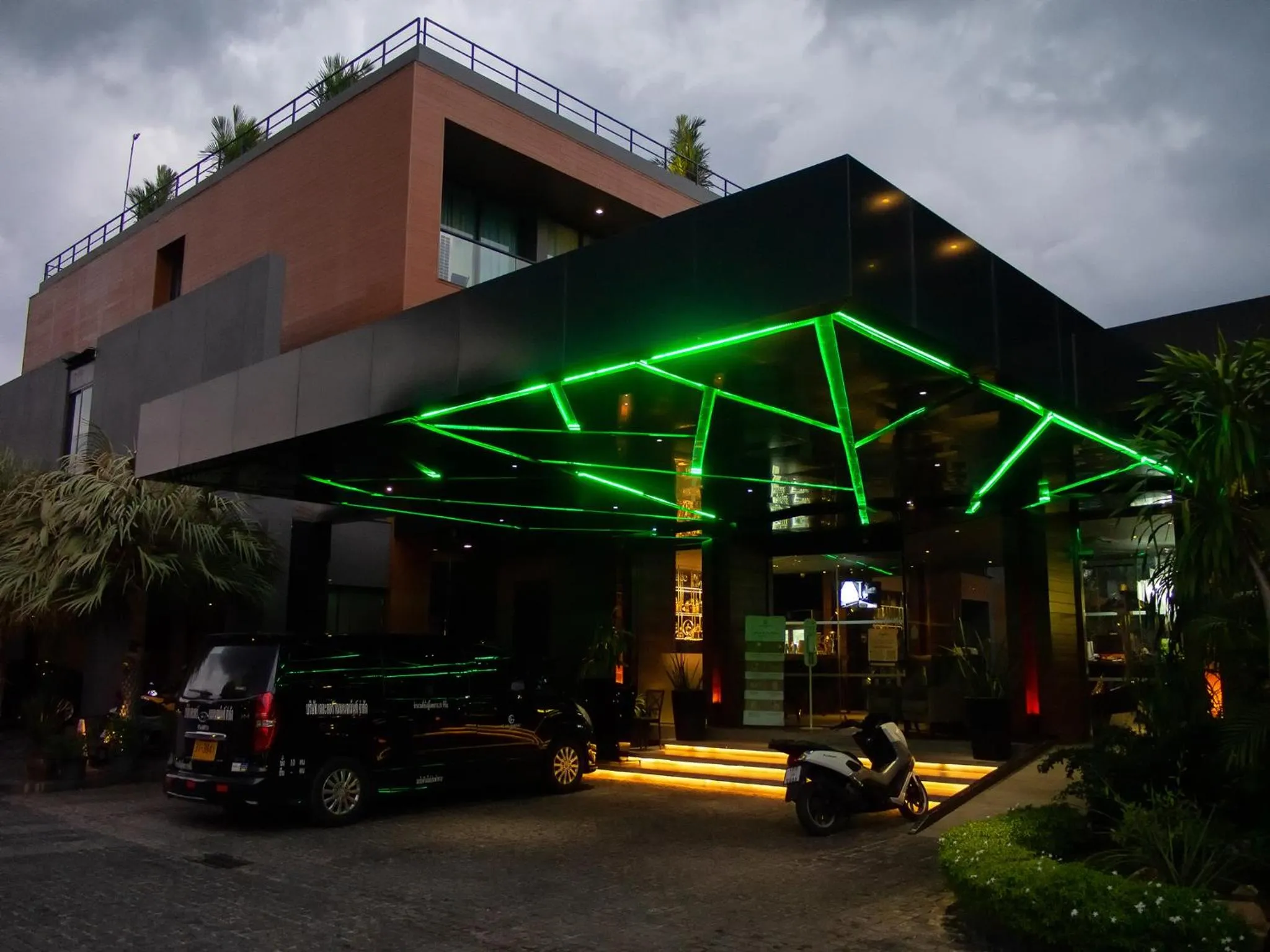 Facade/entrance in Glam Habitat - SHA Extra Plus