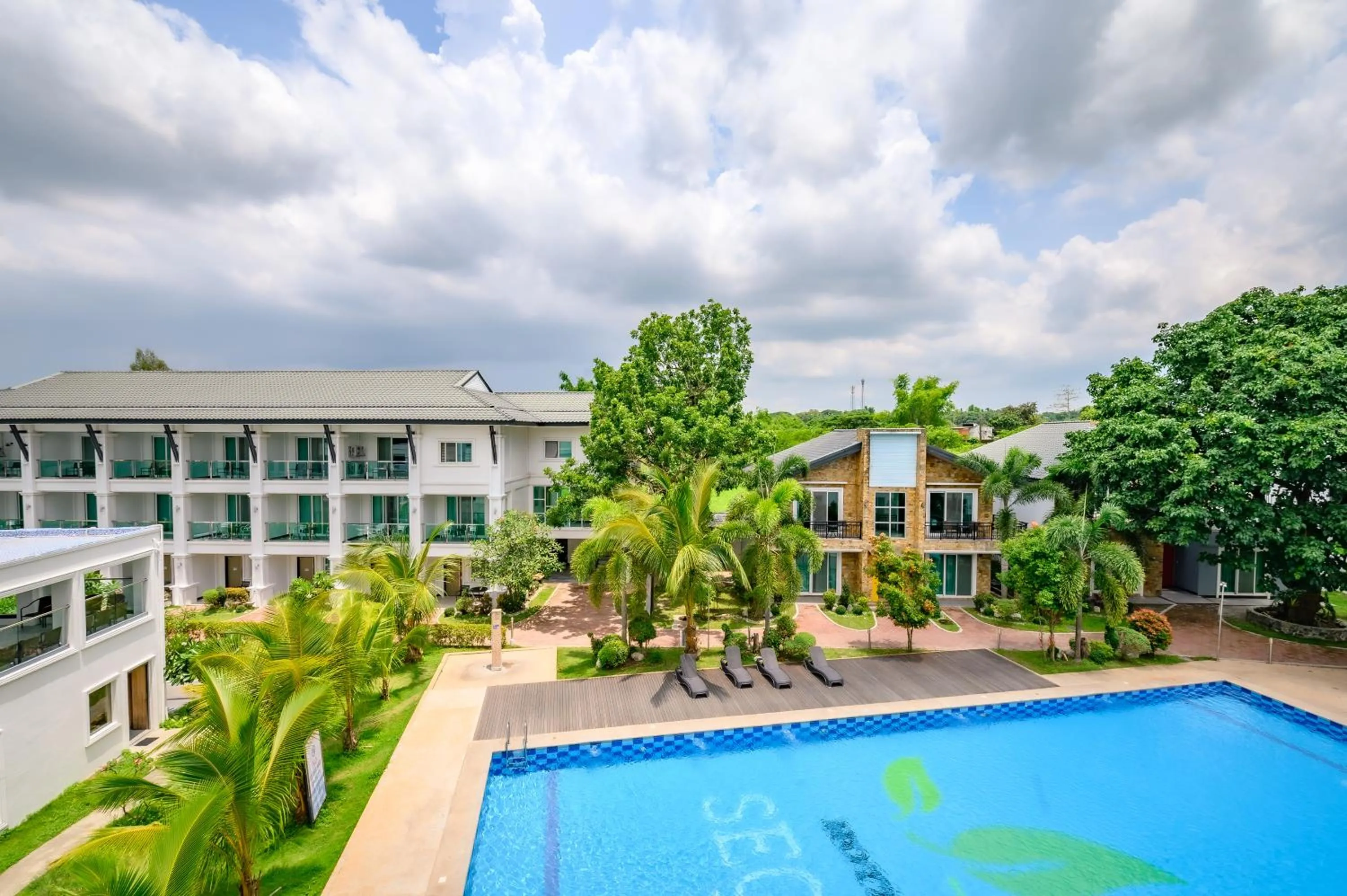 Swimming pool in Hotel Seoul