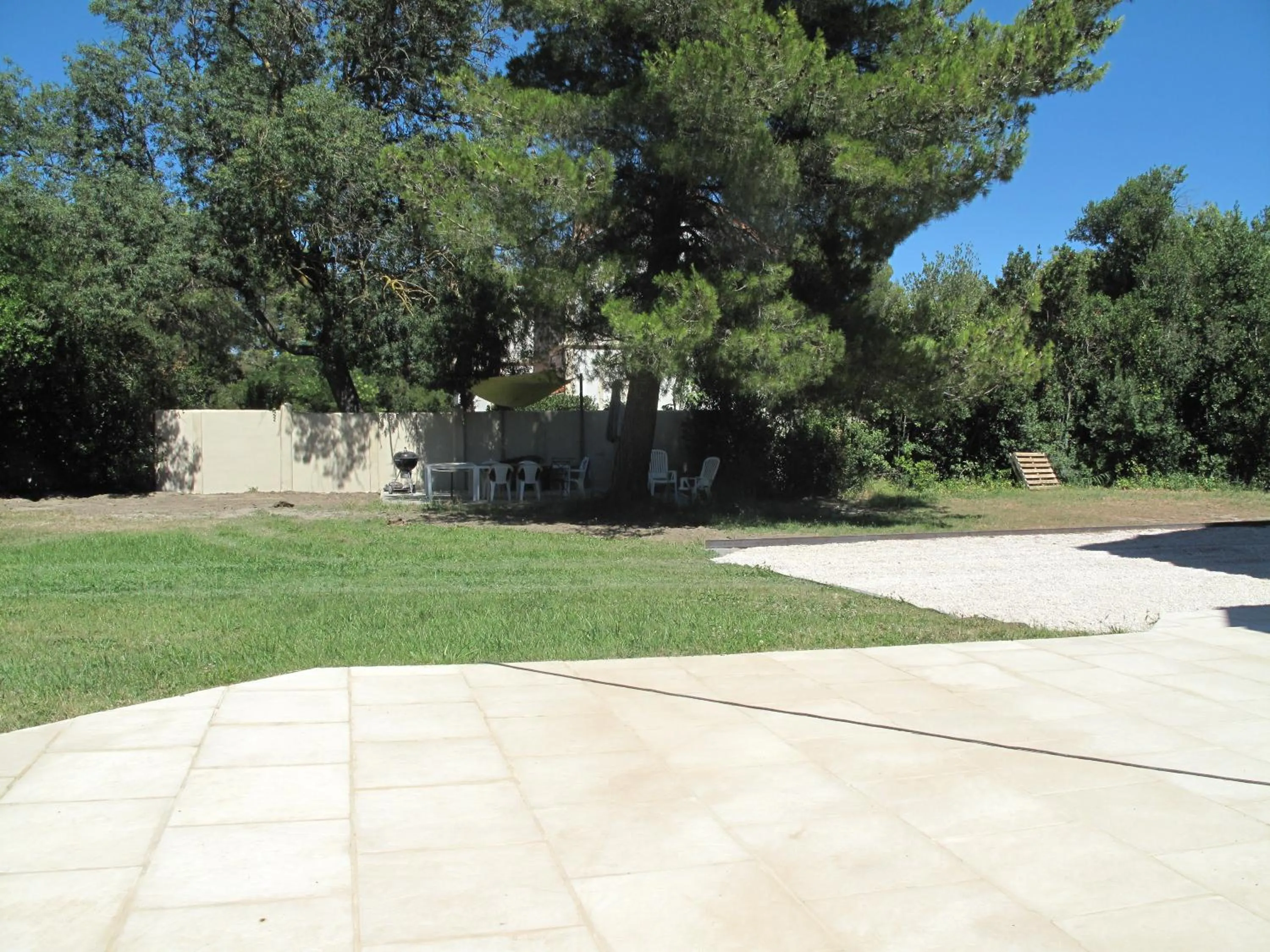 Garden view in Maébrilu Camargue Provence