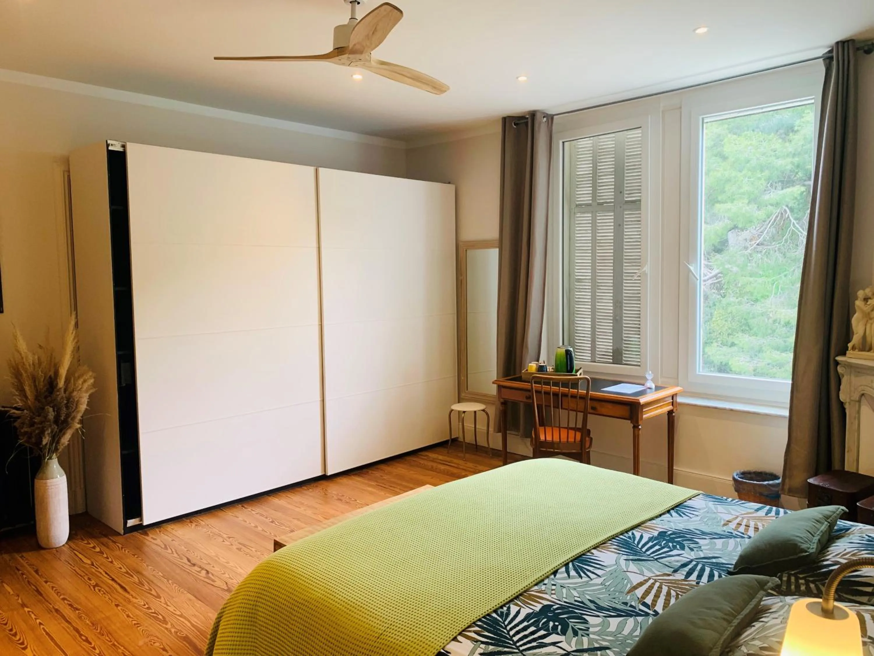 Photo of the whole room in Maébrilu Camargue Provence